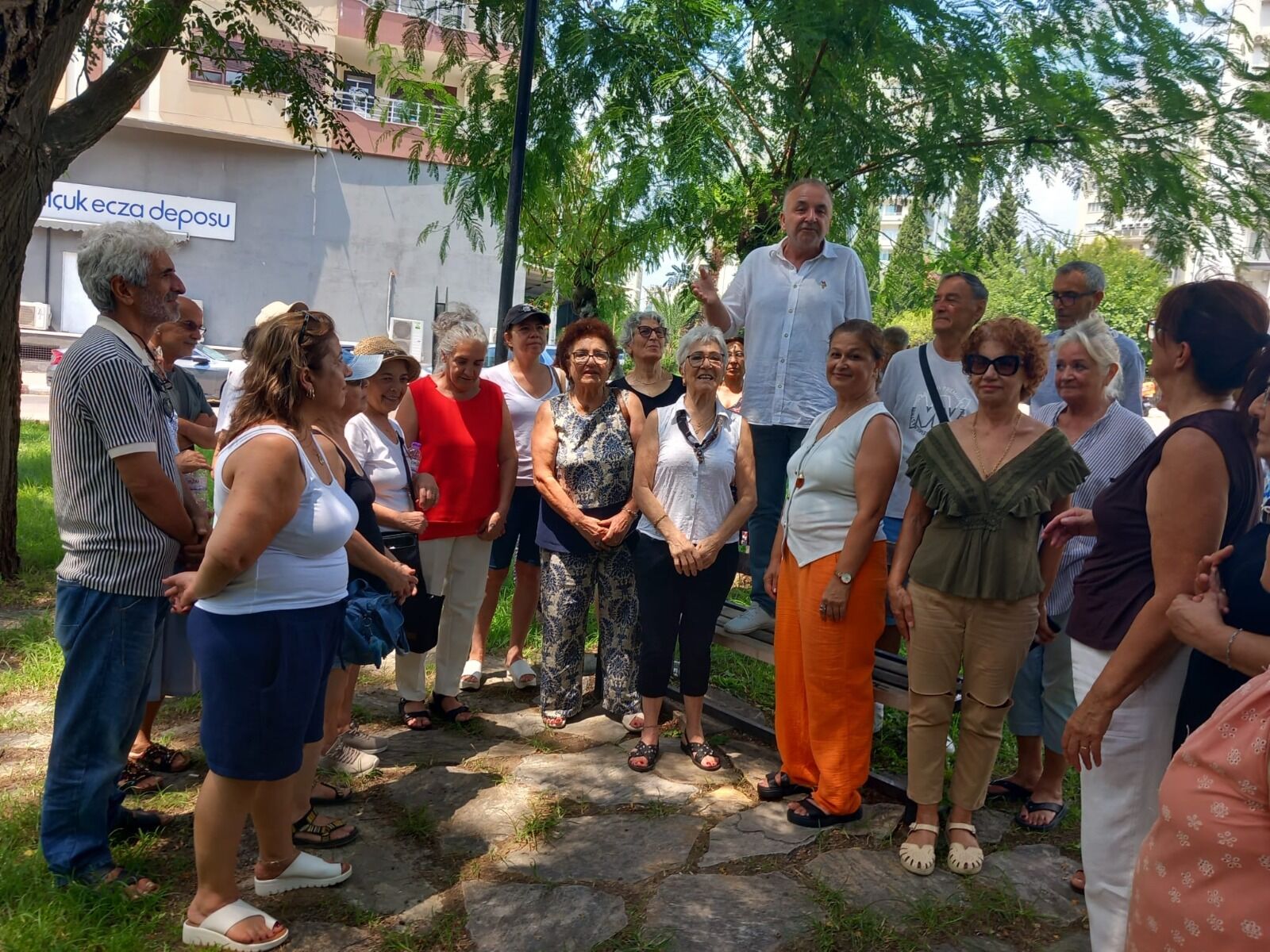 Antalya’da Mahalle Sakinleri Toplanıp Yeni Parti’ye Geçiş Kararı Aldılar (4)