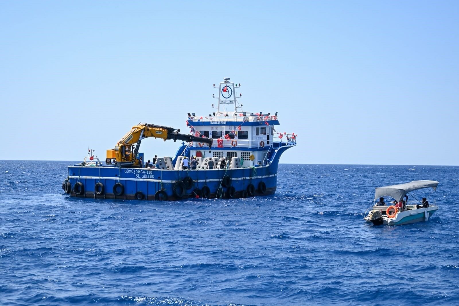 Antalya’da Mavi Akdeniz Için 50 Yapay Resif Denize Indirildi (1)