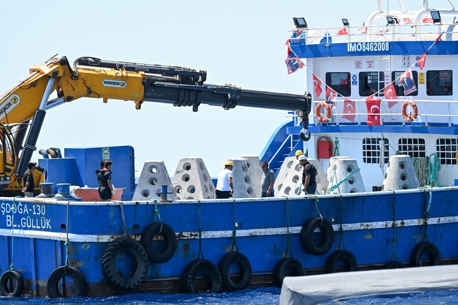 Antalya’da Mavi Akdeniz Için 50 Yapay Resif Denize Indirildi (7)