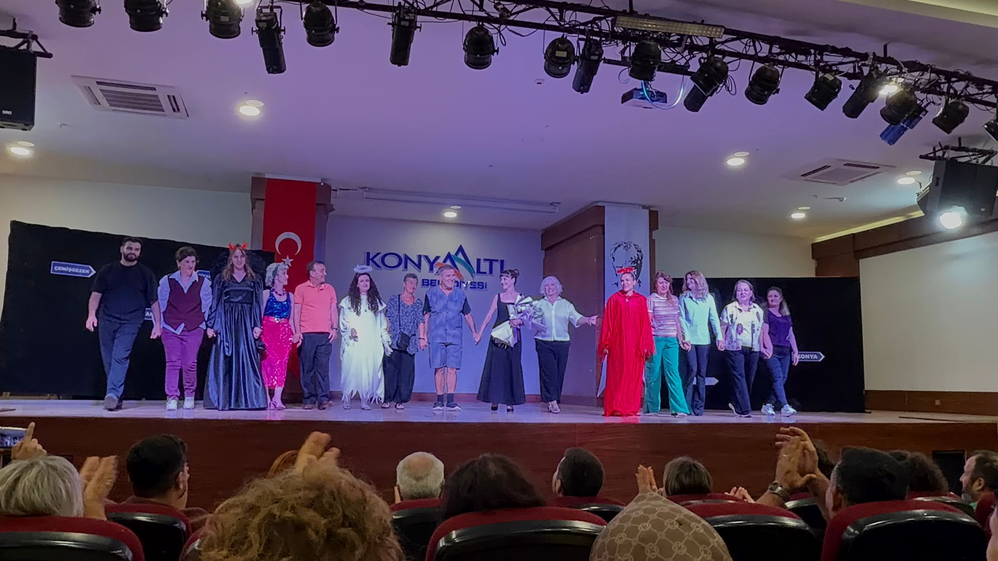 Antalyada Otogargara Ayakta Alkışlandı (2)