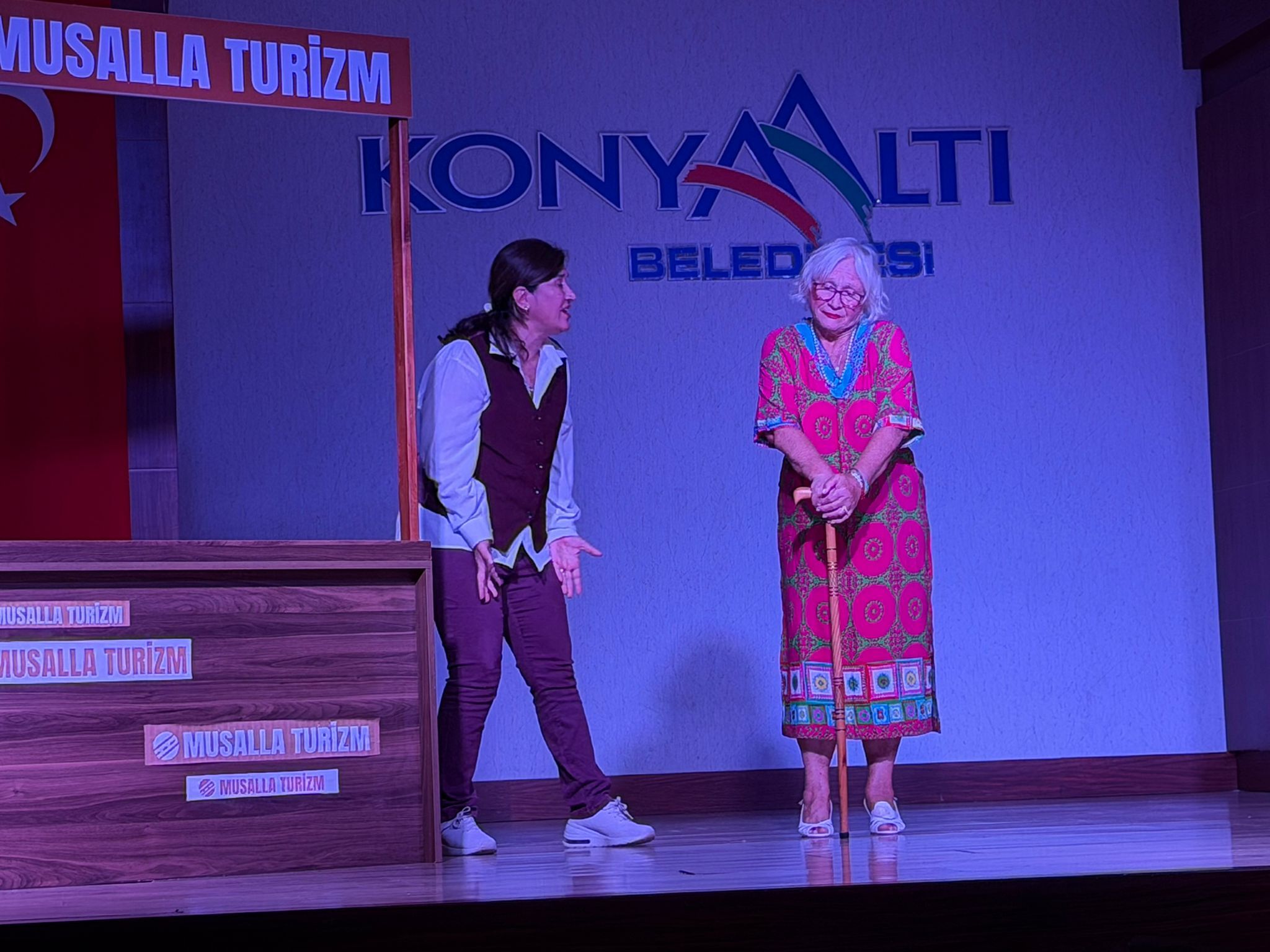 Antalyada Otogargara Ayakta Alkışlandı (7)