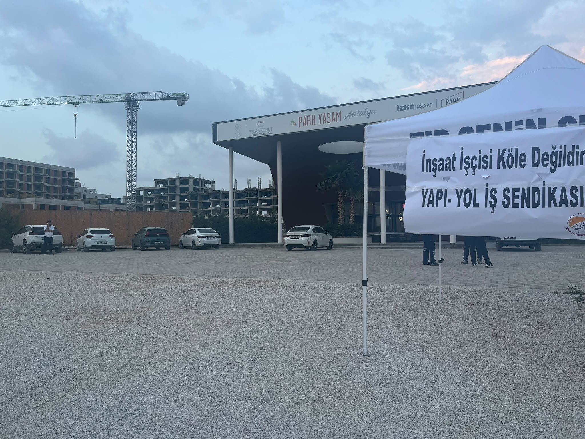 Antalyada Park Yasam Otel Santiyesinde Maas Alamayan Isciler Kule Vince Cikti (2)