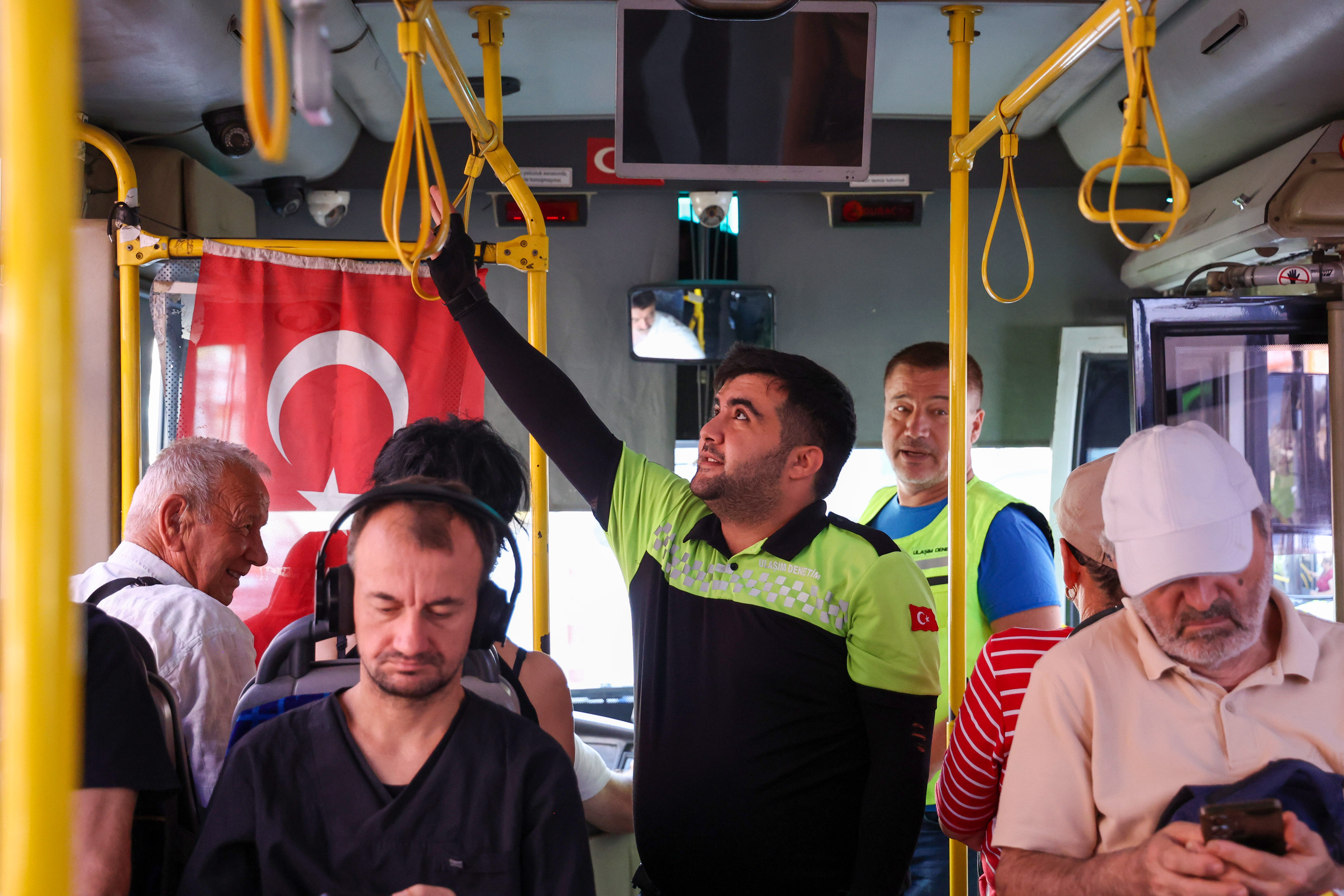 Antalya’da Toplu Ulaşım Sıkı Denetim Altında (5)