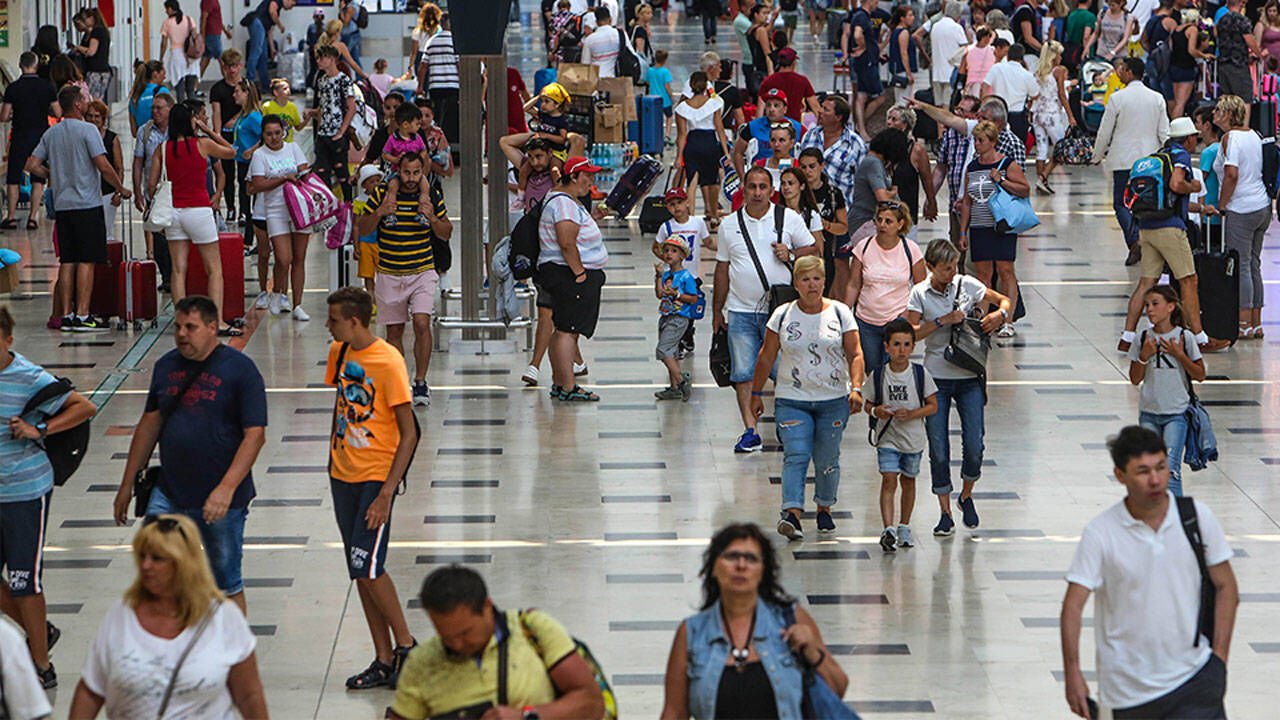 Antalyada Turist Basina Harcamanin Neden Dustugu Belli Oldu (2)
