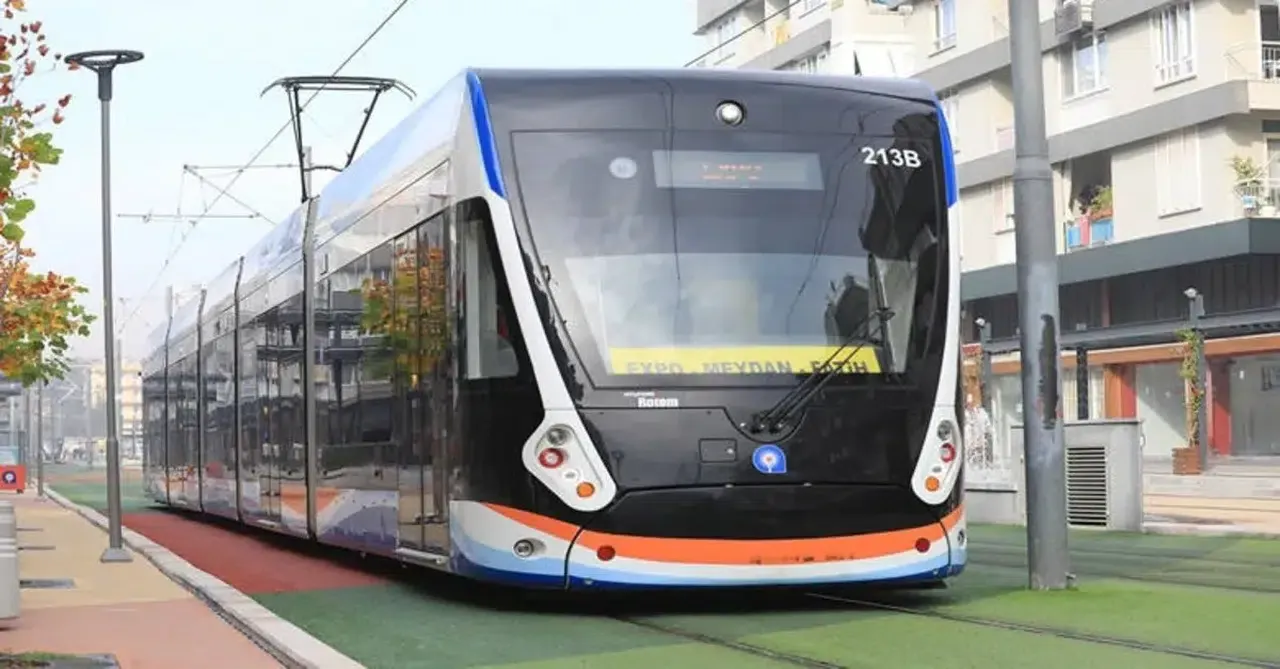 Antalya’da Ulaşım Ücretsiz Oldu Tramvay Bozuldu (2)