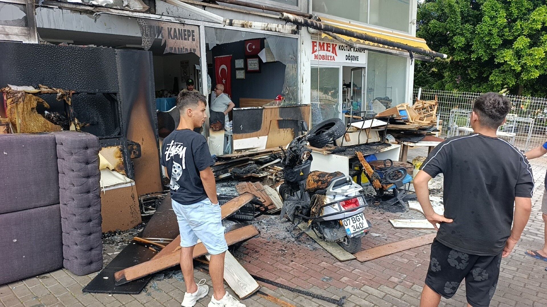 Antalya’da Vatandaşlar Güne Patlama Sesiyle Uyandı (2)
