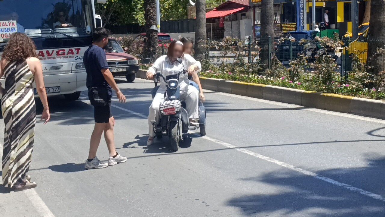 Antalya’da Yayalara Yol Vermek Tansiyonu Yükseltti (4)