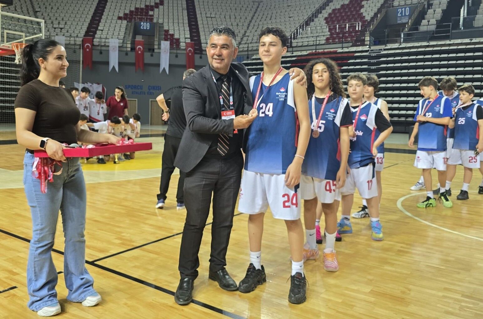 Antalya’da Yılda 4 Bin Maçın Oynandığı Basketbolda Hakem Kursu Açılıyor (3)