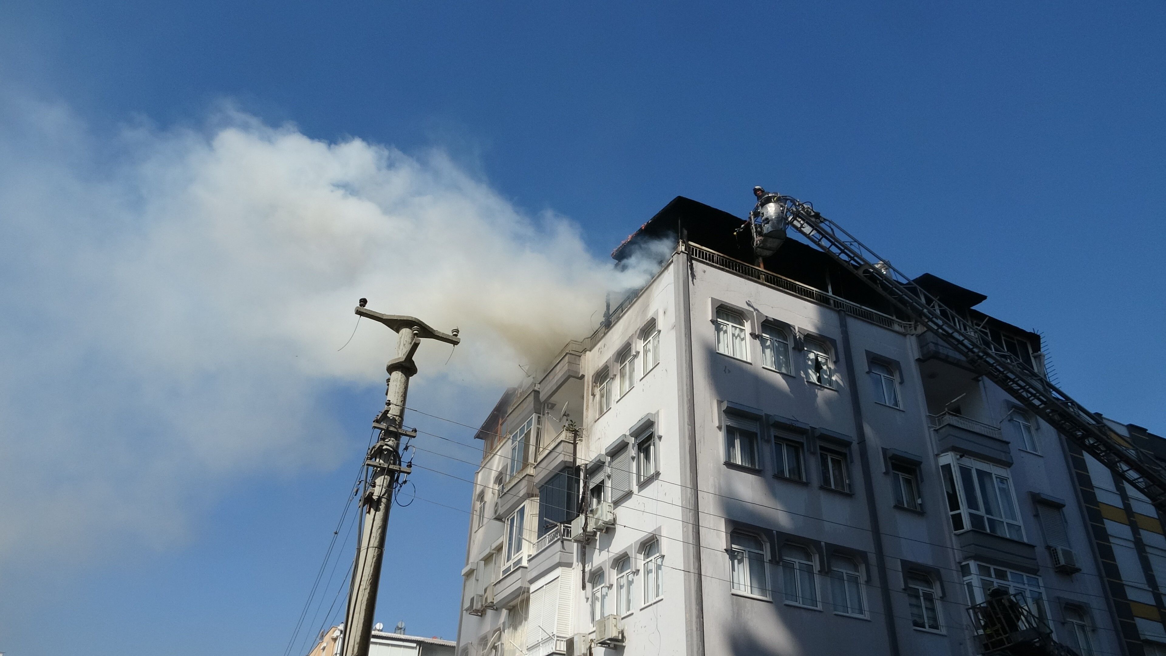 Antalya'daki 5 Katlı Binada Can Pazarı (7)