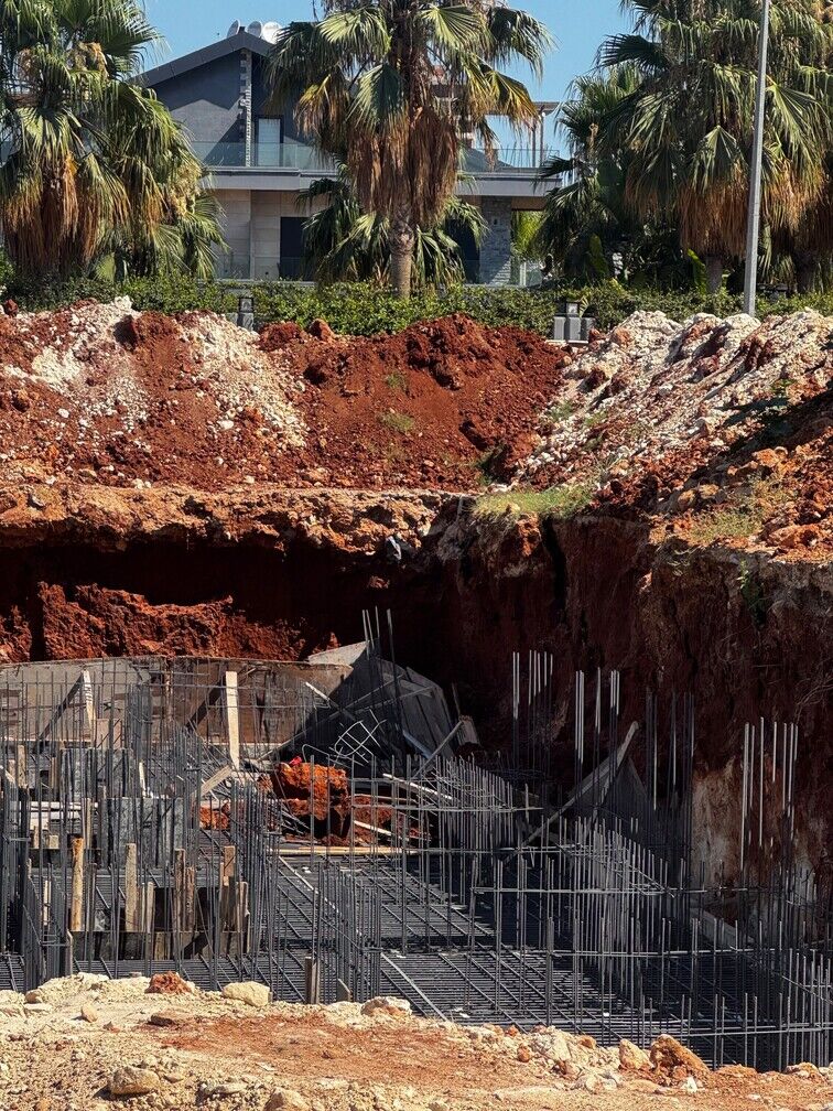 Antalya’daki Inşaat Şantiyesinde Göçük 2 Işçi Yaralandı (3)