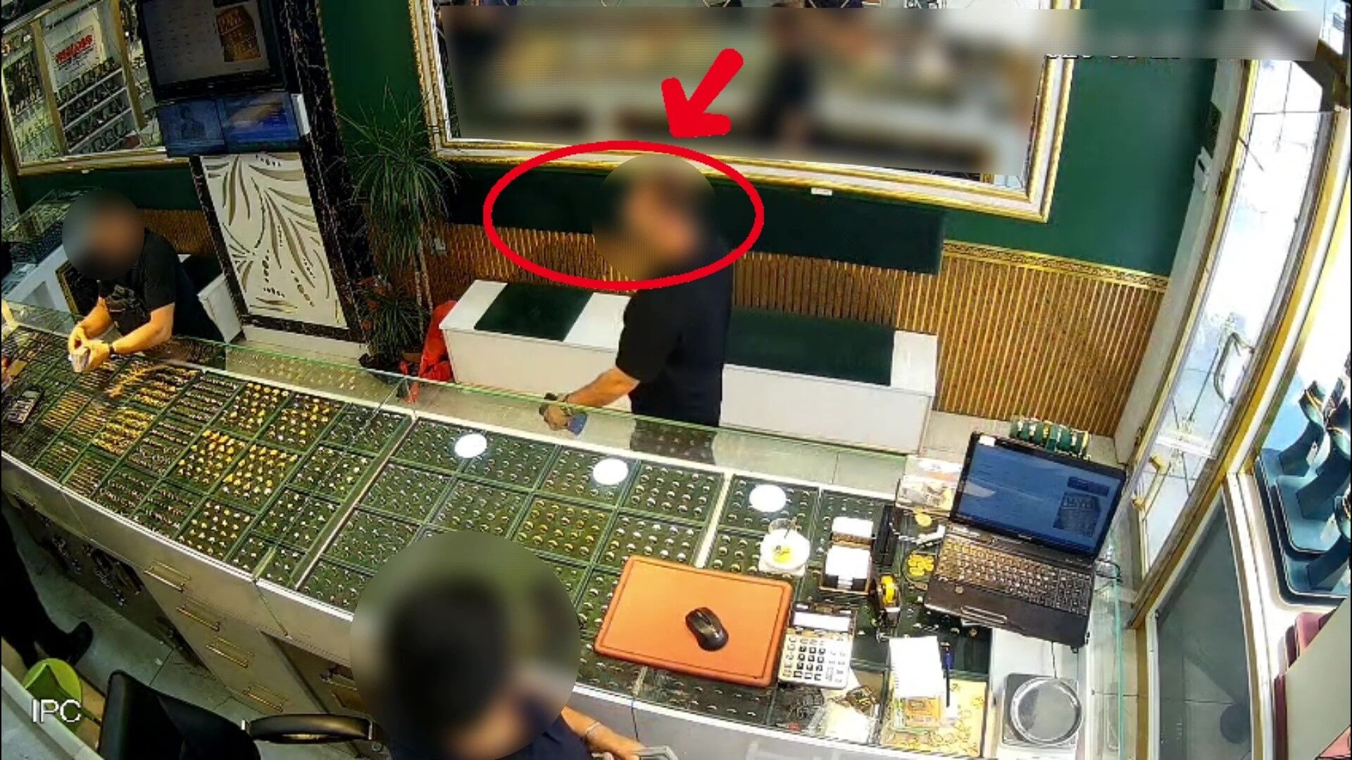 Antalyadaki Sahte Kimlik Olayında Tutuklama (5)