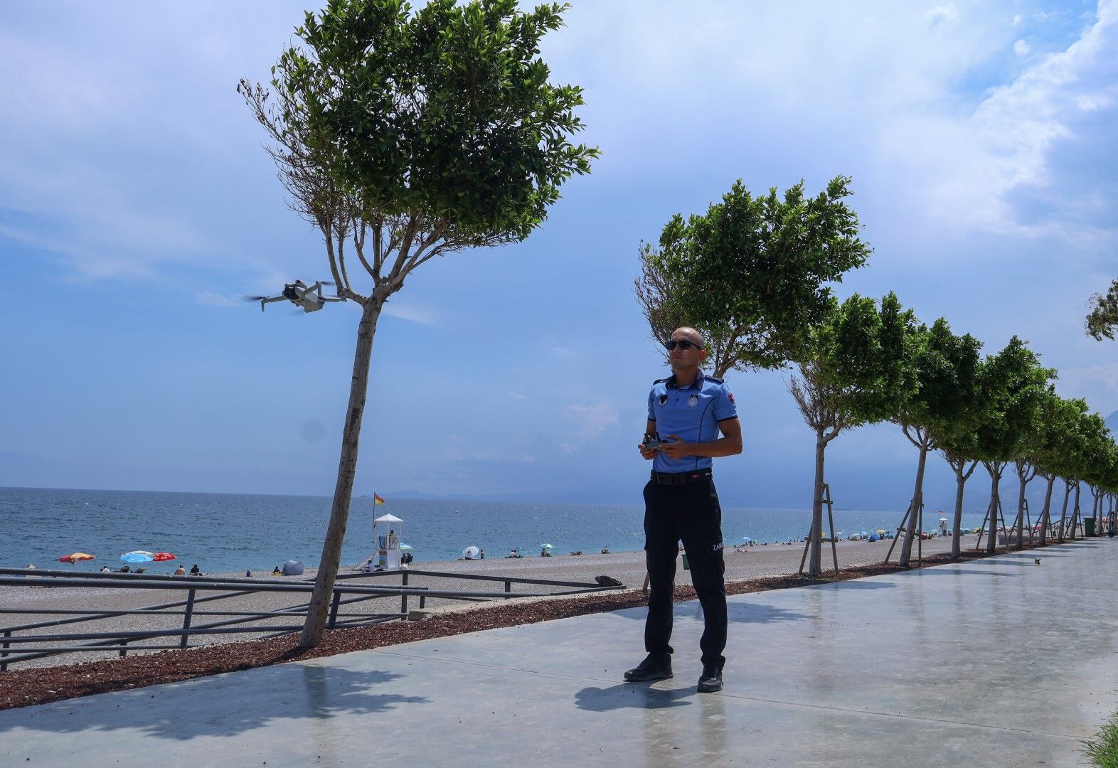 Antalya’nın Dünyaca Ünlü Konyaaltı Sahili Dron Desteğiyle Temizlendi (3)
