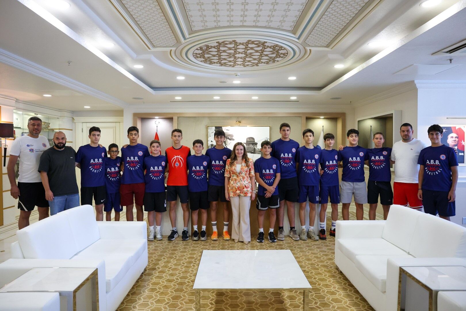 Antalya’nın Şampiyon Sporcularından Başkan Vekili Özdemir’e Anlamlı Ziyaret (1)