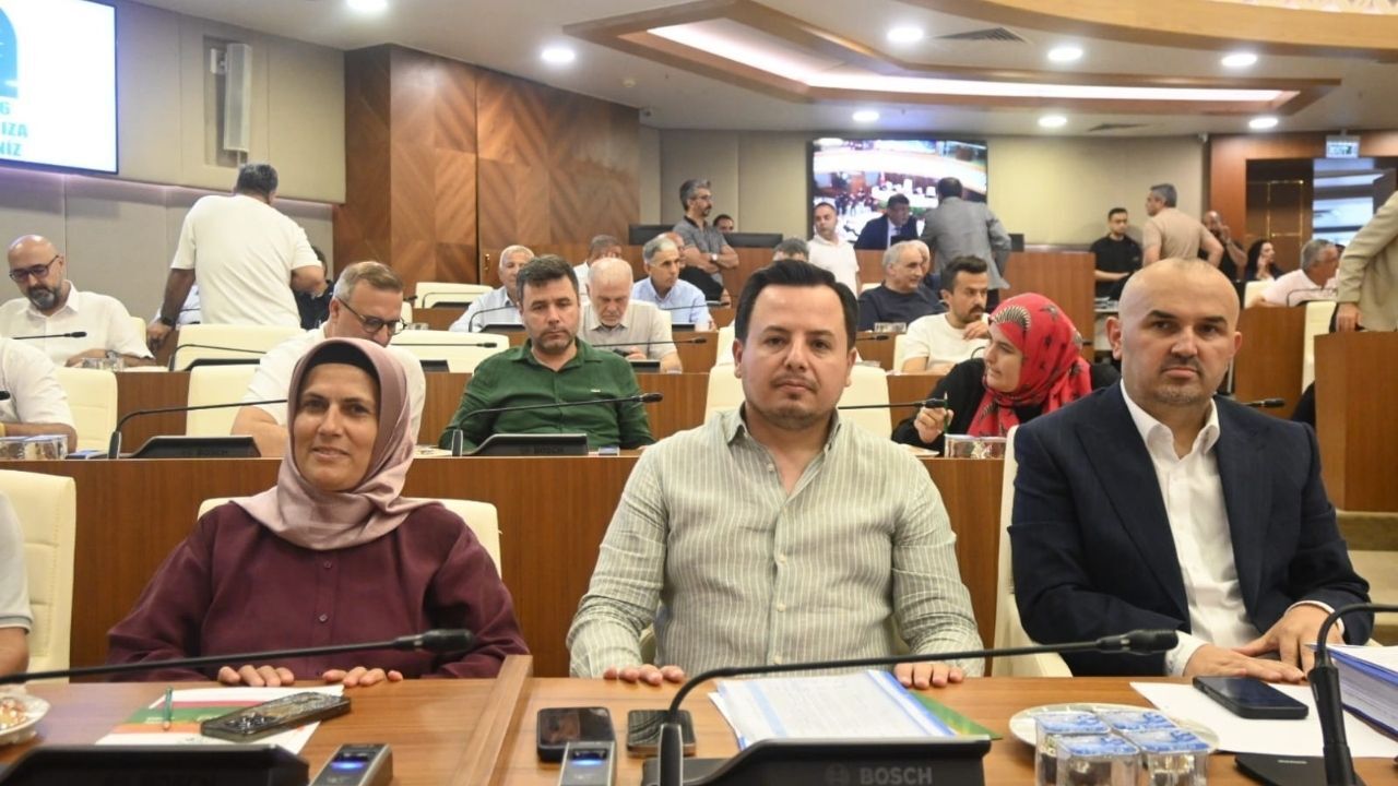 Büsra Ozdemir Ak Partiye Sert Cıktı