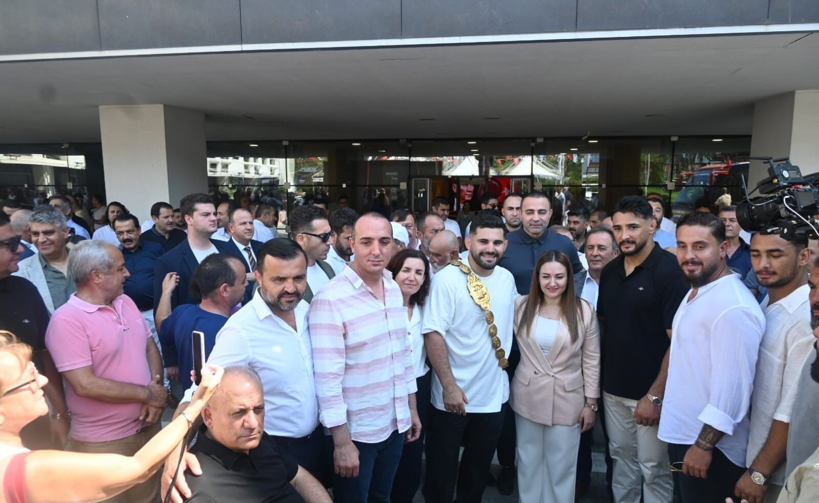 Büşra Özdemir Kırkpınar Başpehlivanı Erkan Taş’ı Karşıladı (1)-1