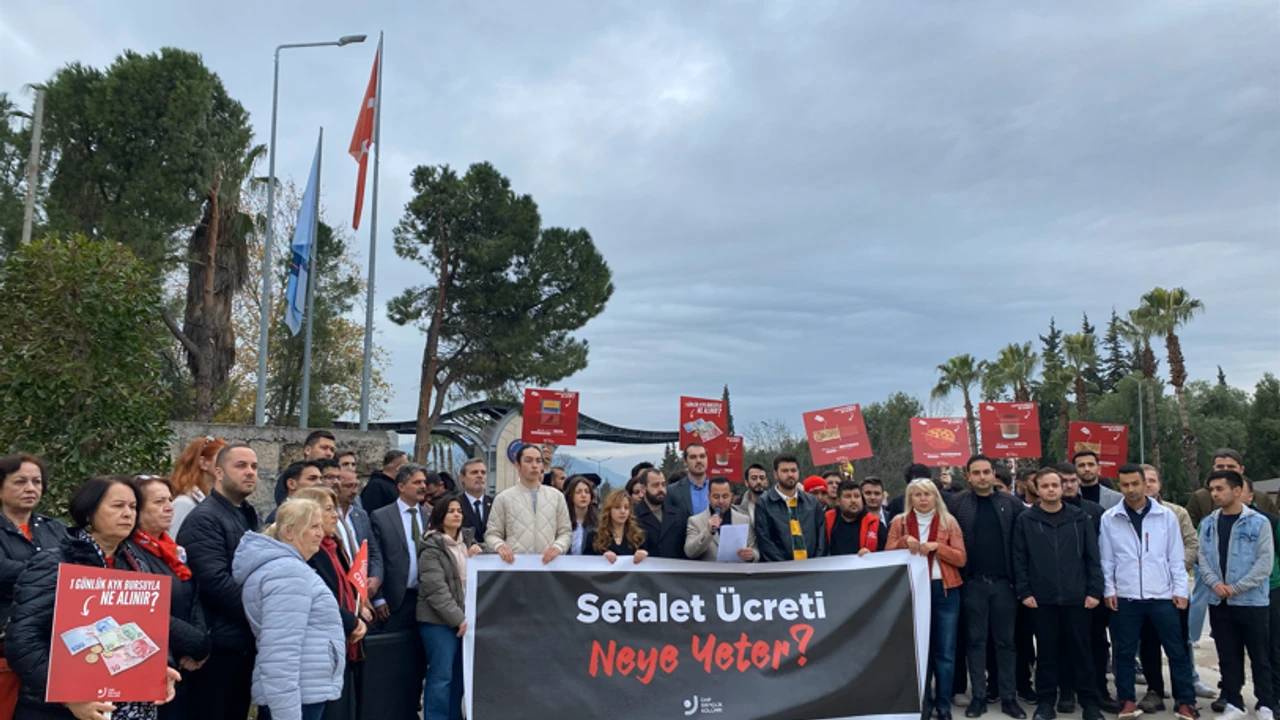 Chp Antalya Gençlik Kolları Ikiye Bölündü (2)