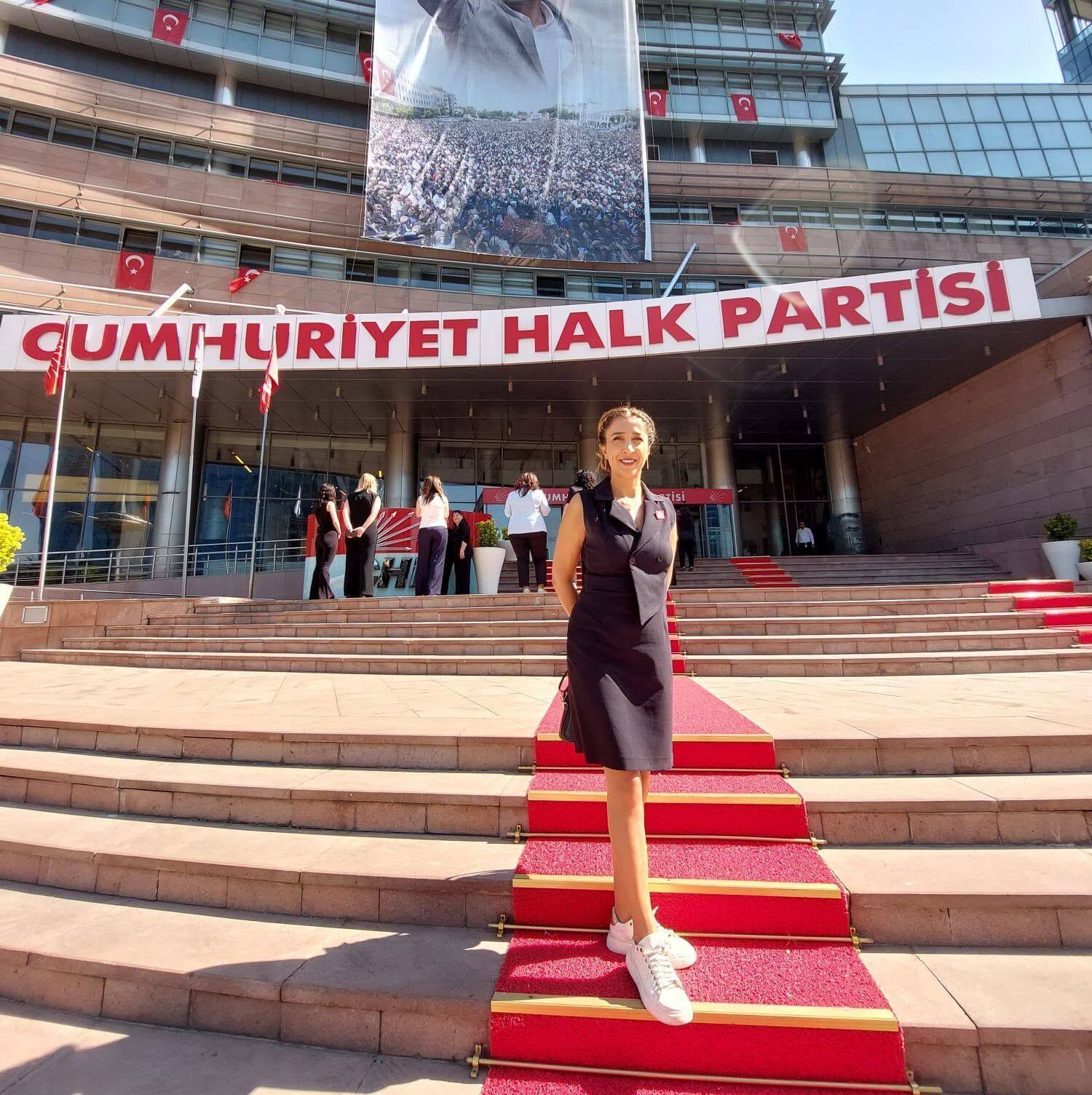 Chp Antalyada Bir Kadin Baskani Daha Gorevden Aldi (3)