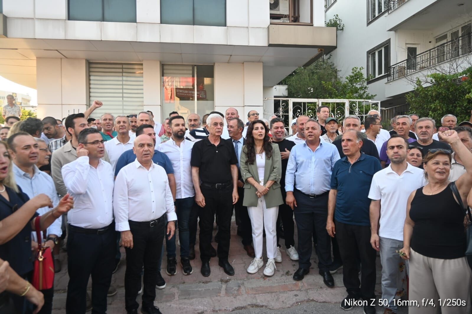 Demet Gunduzun Gorevden Alinma Karari Chp Antalyayi Ayaga Kaldirrdi (11)