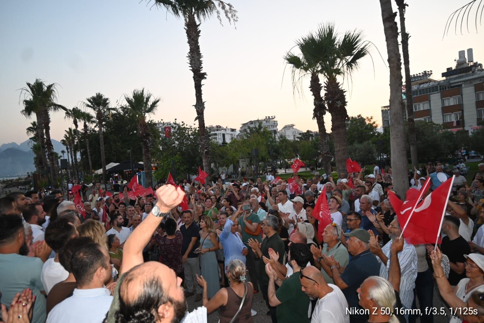 Demet Gunduzun Gorevden Alinma Karari Chp Antalyayi Ayaga Kaldirrdi (8)