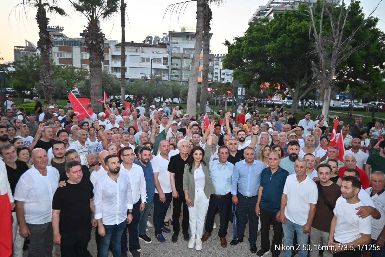 Demet Gunduzun Gorevden Alinma Karari Chp Antalyayi Ayaga Kaldirrdi (9)