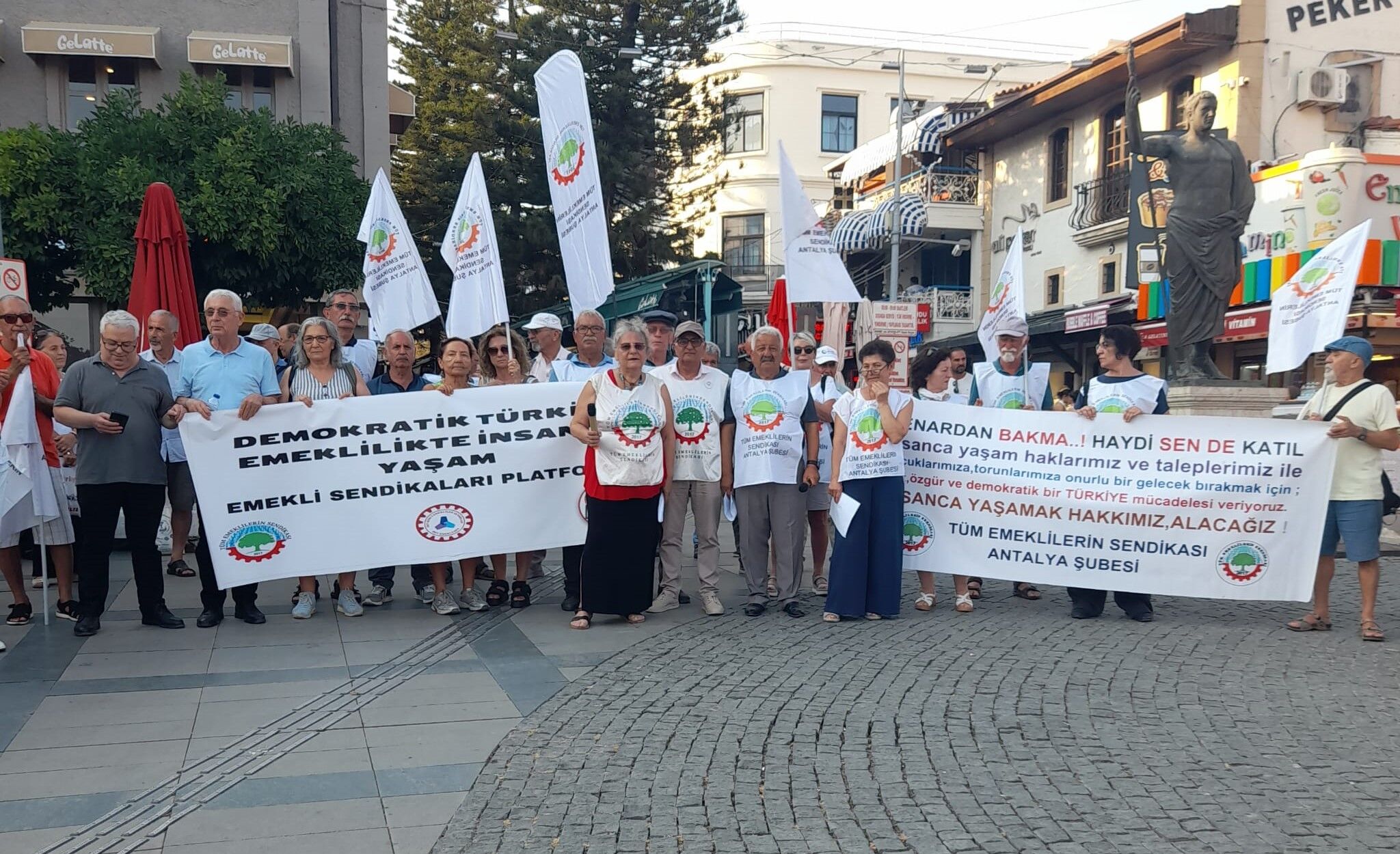Emeklilerin Hak Mucadelesine Nail Kamacidan Destek (1)