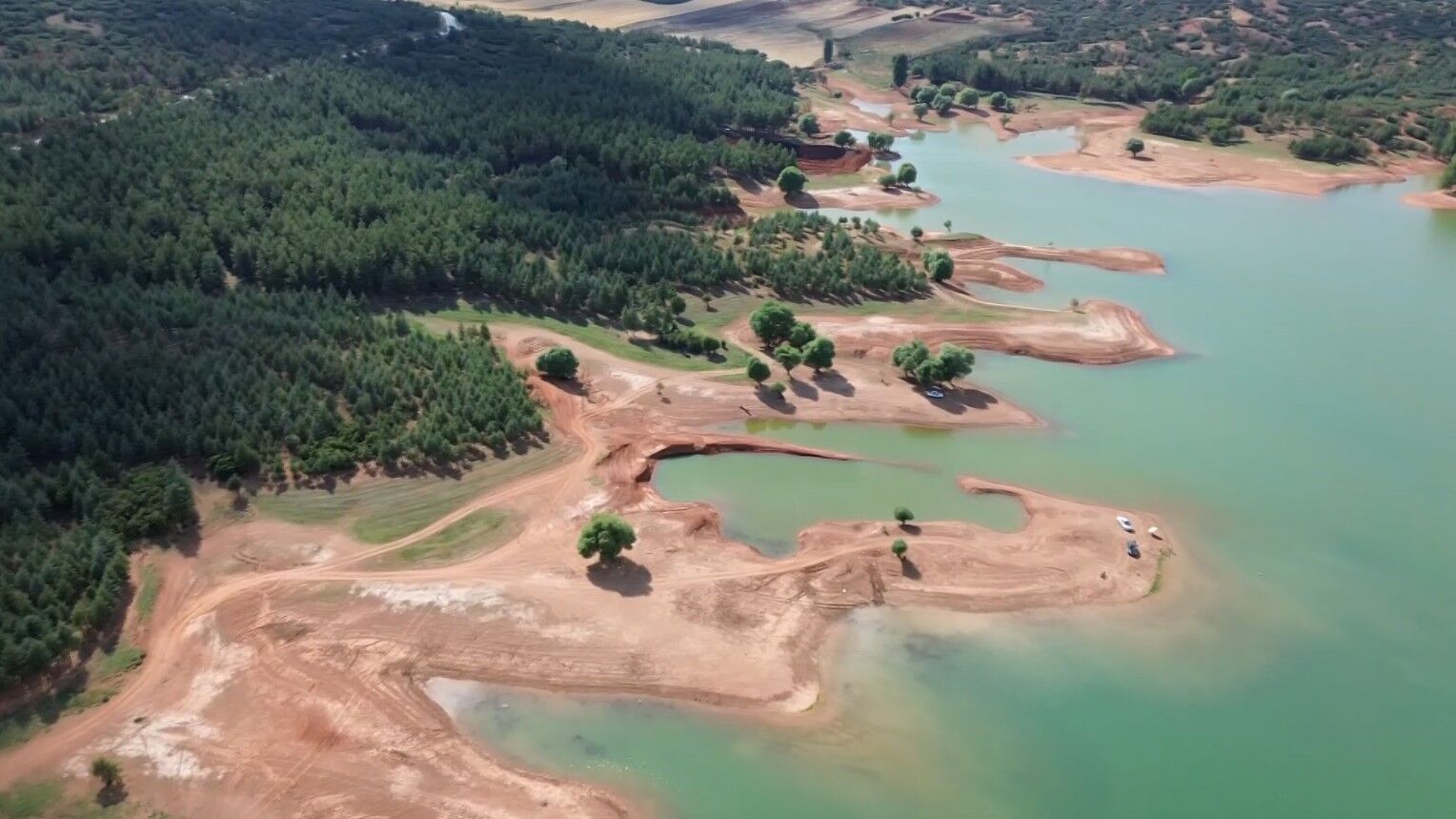 Isparta’daki Gölet’te Obruk Oluştu, Inceleme Başlatıldı (7)