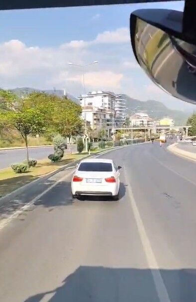Itfaiyeye Yol Vermedi (1)