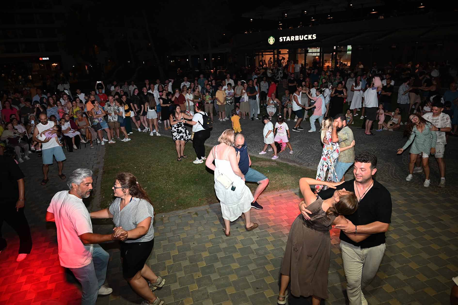 Kemer’in Yaz Akşamları Latin Dansına Ev Sahipliği Yaptı (3)