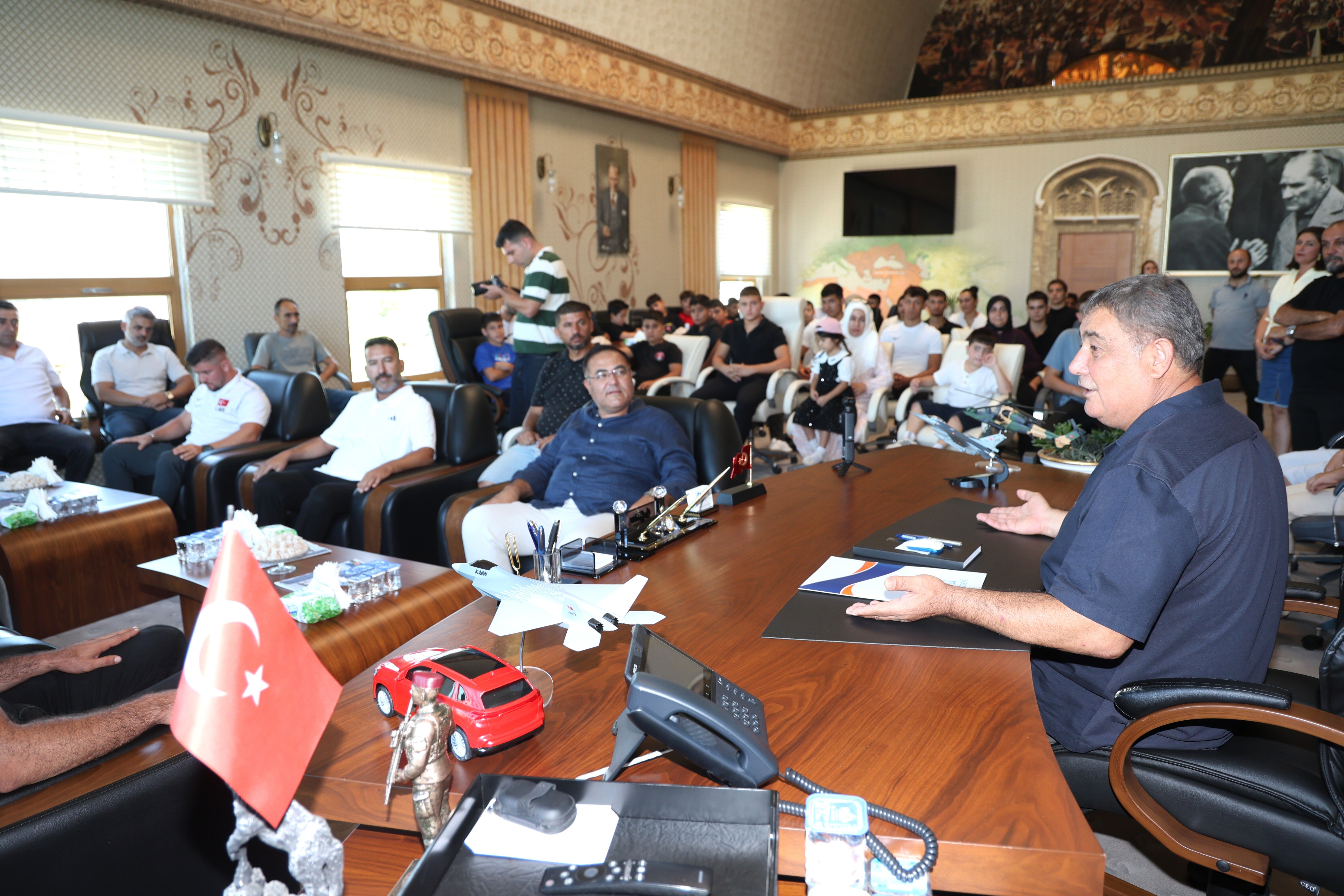 Madalyalı Sporcular Aksu Belediye Başkanı Yıldırım’ı Ziyaret Etti (3)