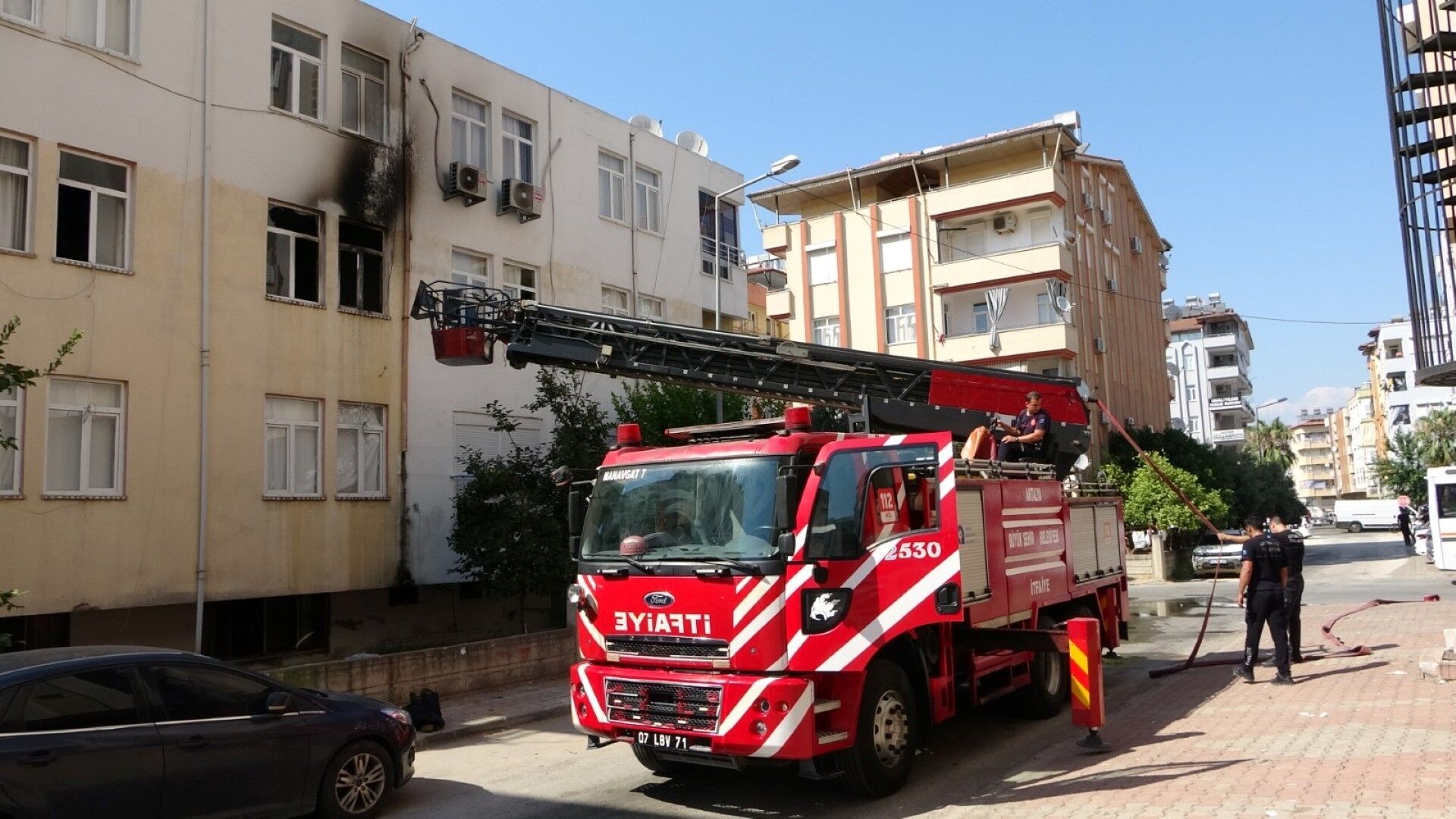 Manavgat’ta Personel Lojmanında Yangın! Bir Çalışan Hastaneye Kaldırıldı (2)