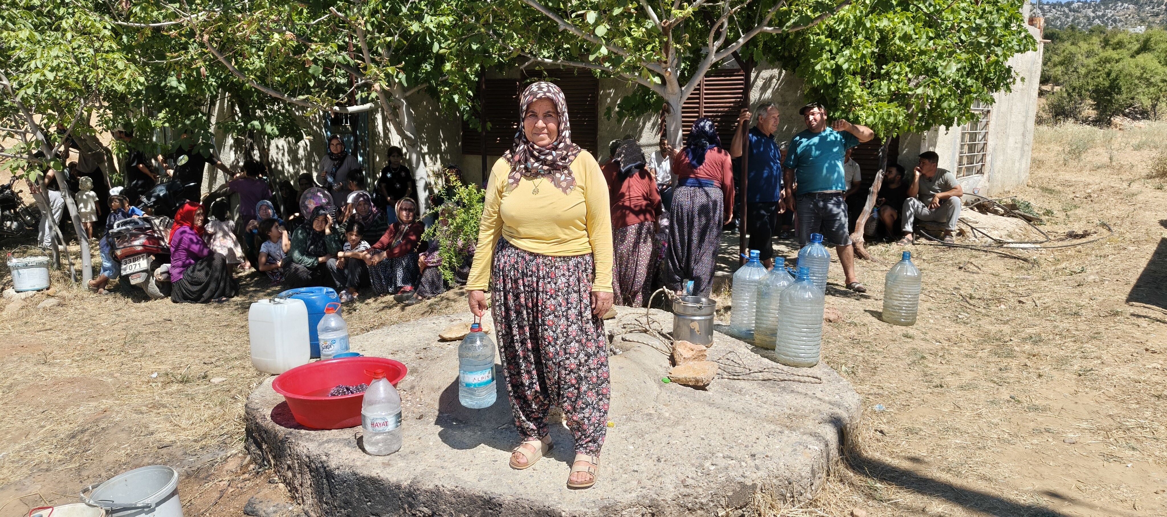Mersinde Mahalleli Su Kuyruguna Giriyor (1)