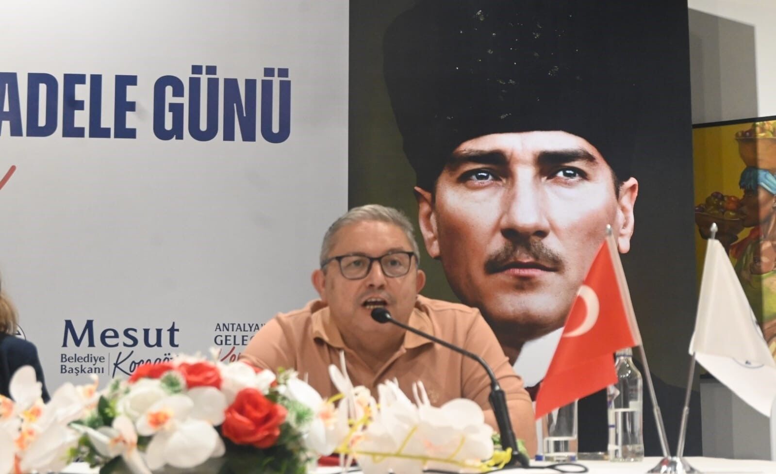 Mesut Kocagöz Parti Rozetini Çıkardı (2)