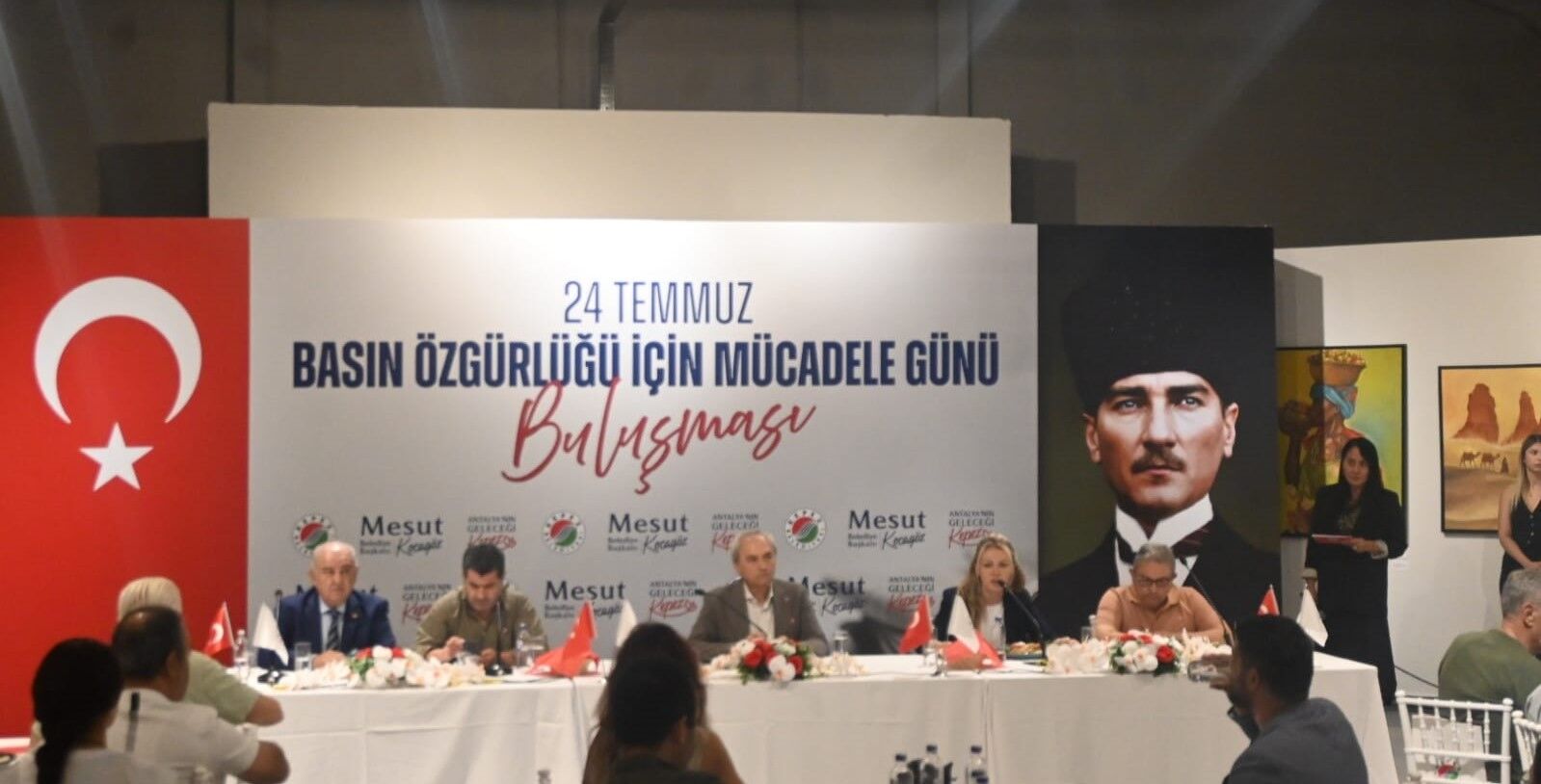 Mesut Kocagöz Parti Rozetini Çıkardı (9)