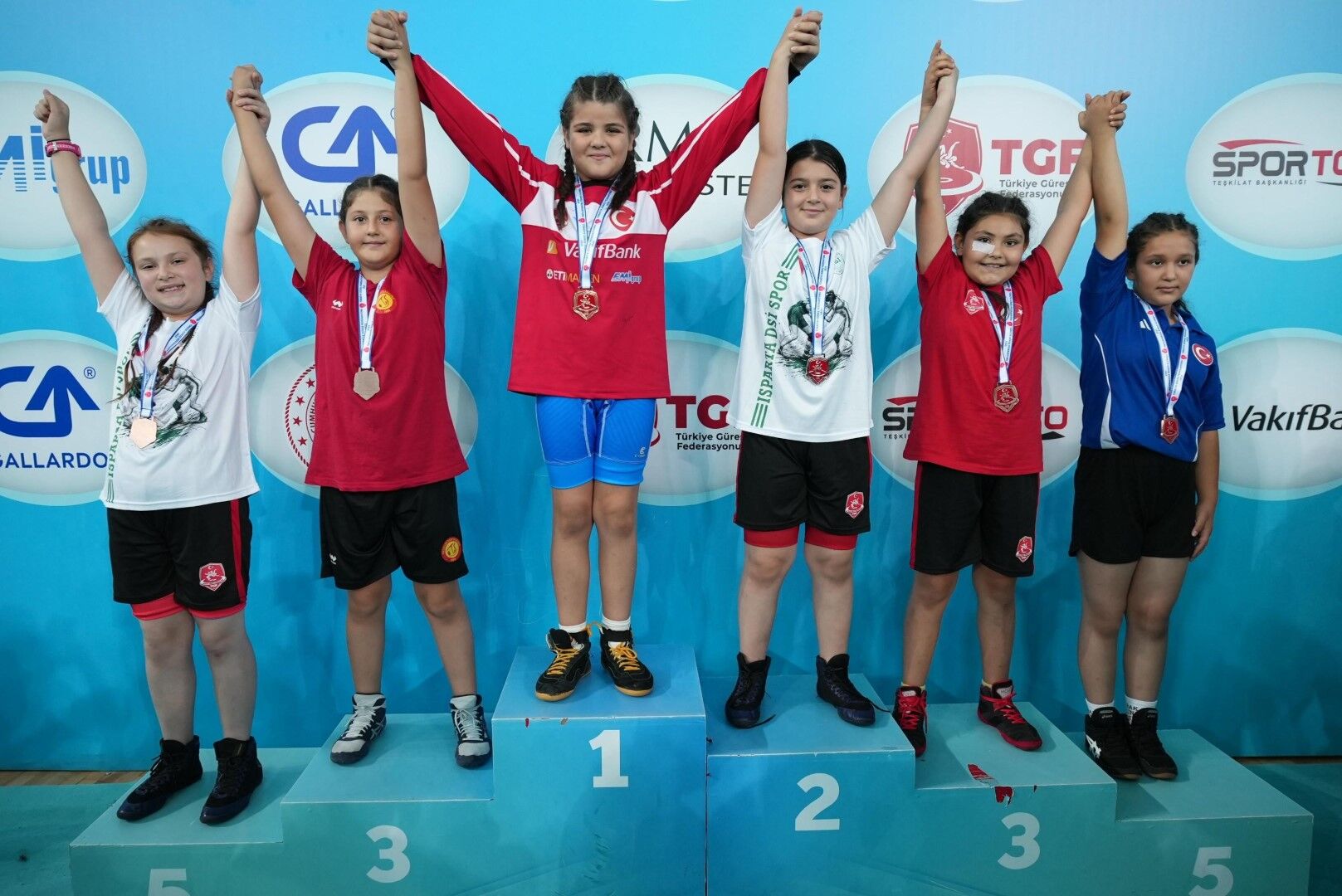 Mihri Nisa Şak Kepez’in Gururu Oldu (1)