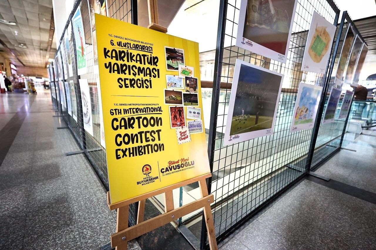 Odullu Karikaturler Otogarda Sergilendi (1)