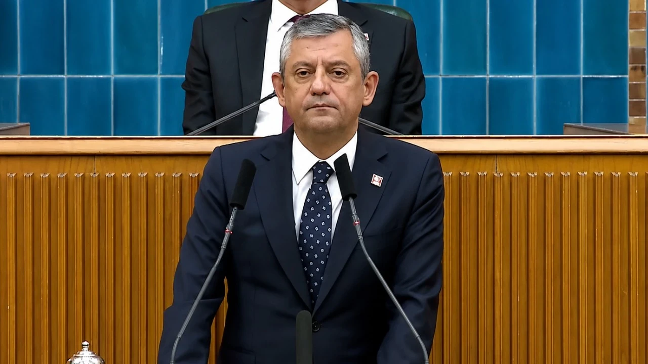 Ozgur Ozelin Yeni Parti Aciklmasi Sonrasi Demet Gunduzden Antalyaya Cagri (2)