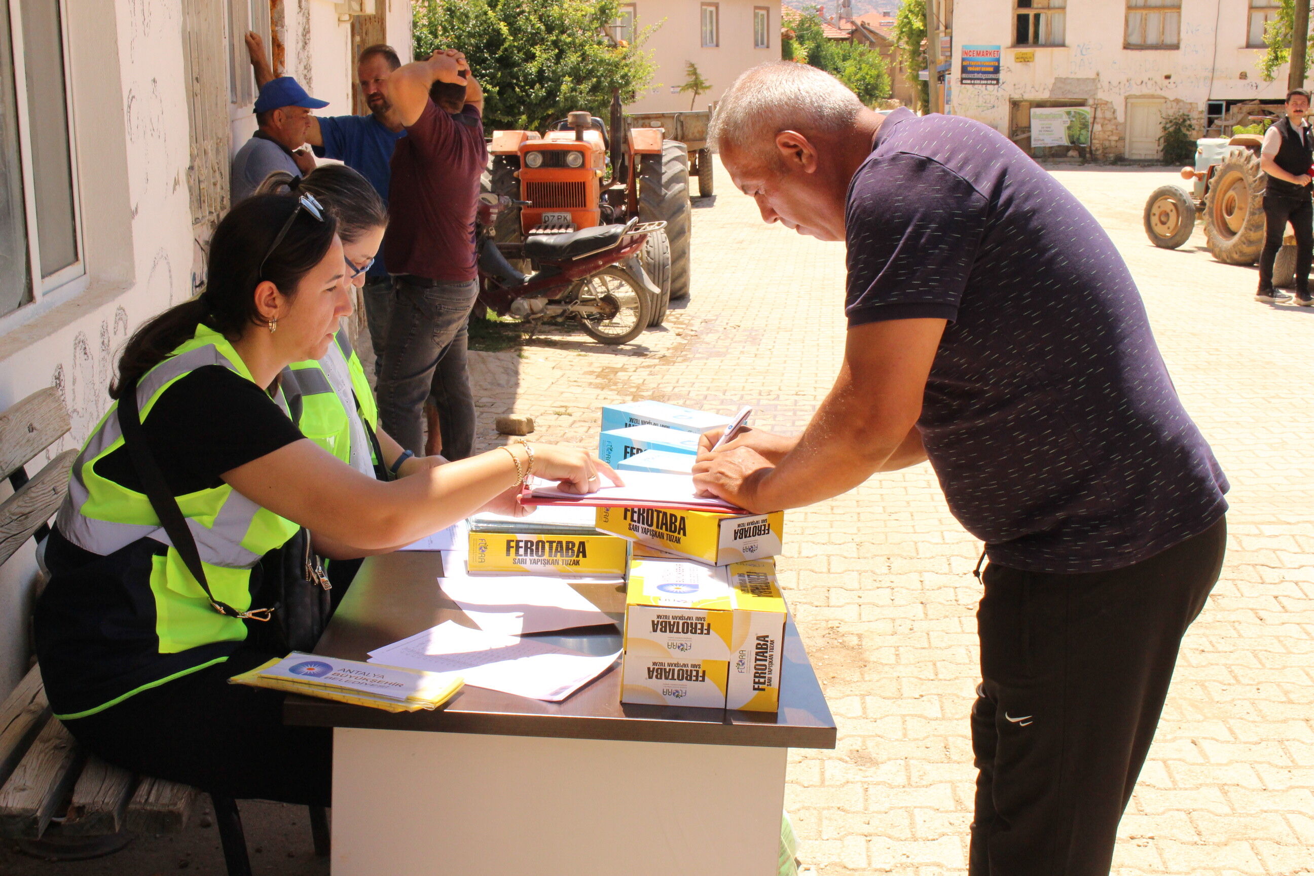 Selden Etkilenen Üreticileri Antalya Büyükşehir Belediyesi Yalnız Bırakmadı (1)
