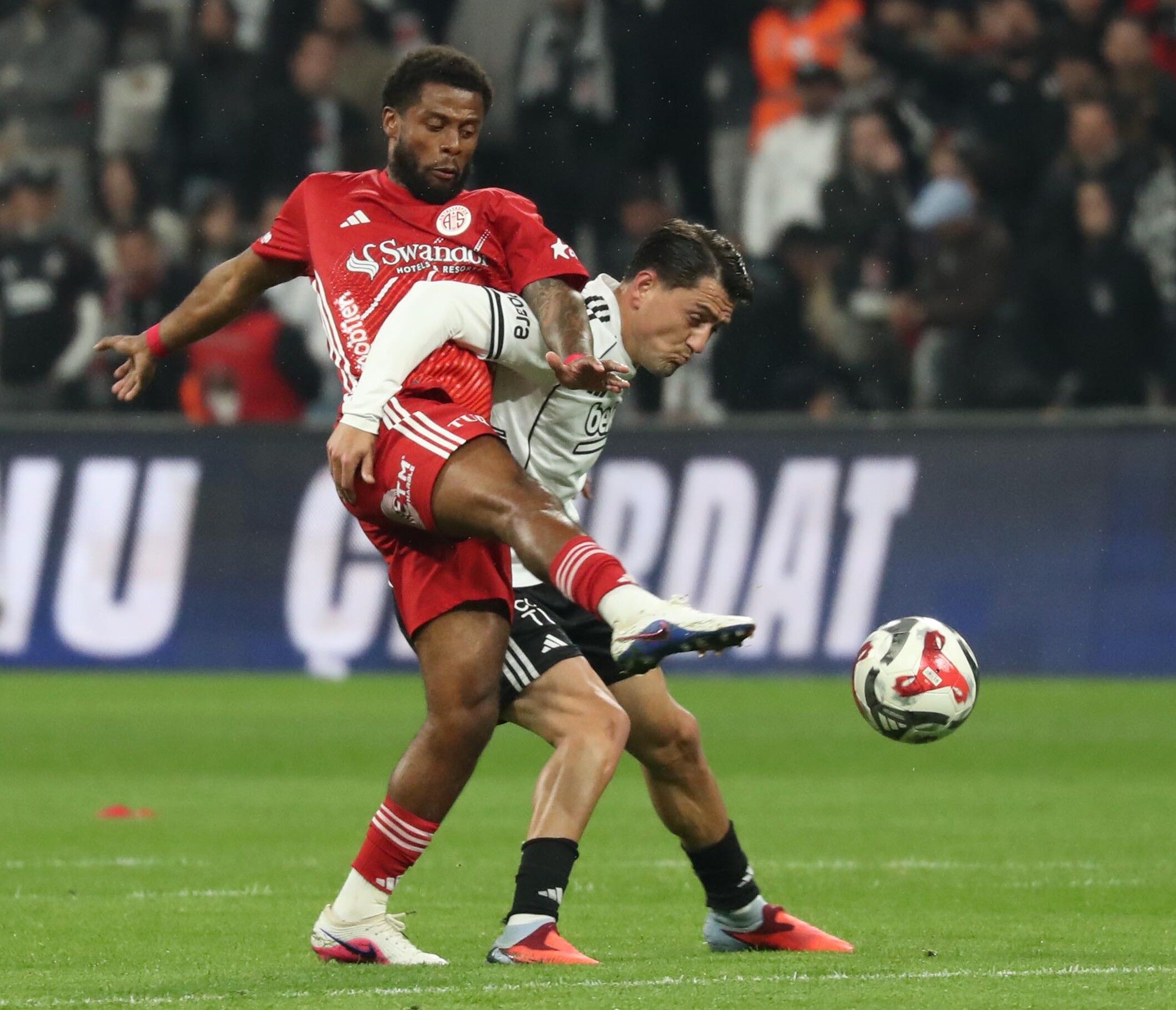 3 Yabancıya Lisans Çıkaran Antalyaspor’da 6 Futbolcu Gönderiliyor (5)