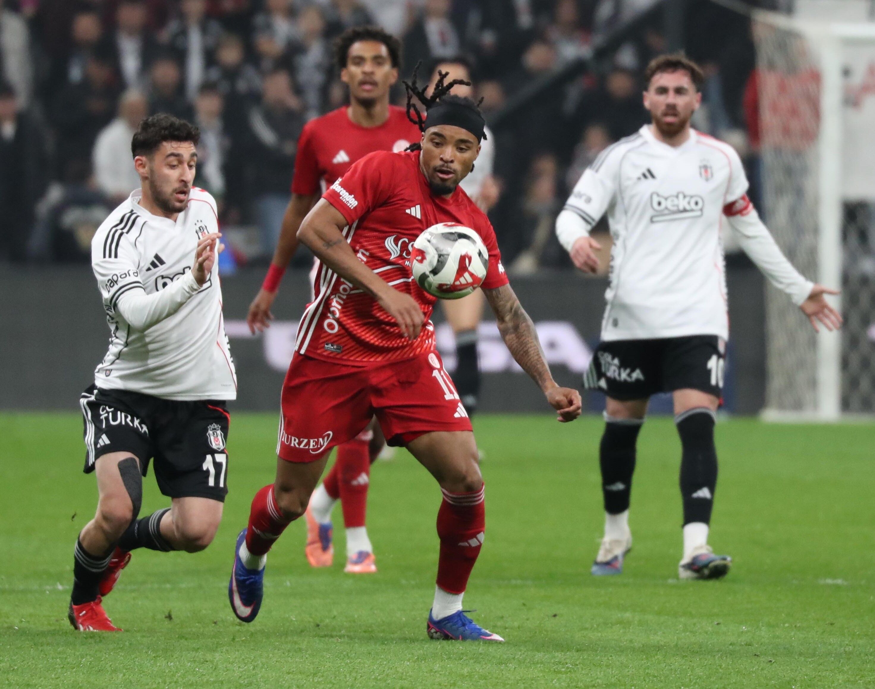 3 Yabancıya Lisans Çıkaran Antalyaspor’da 6 Futbolcu Gönderiliyor (6)