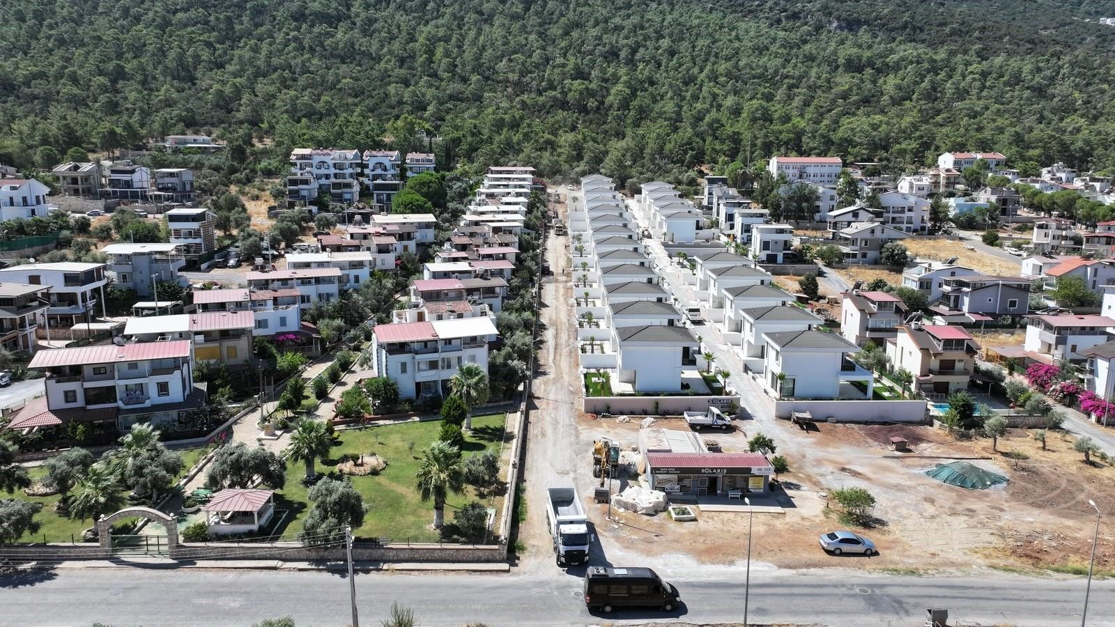 Akbük'te Yol Yapım Çalışmalarını Genişletildi (3)