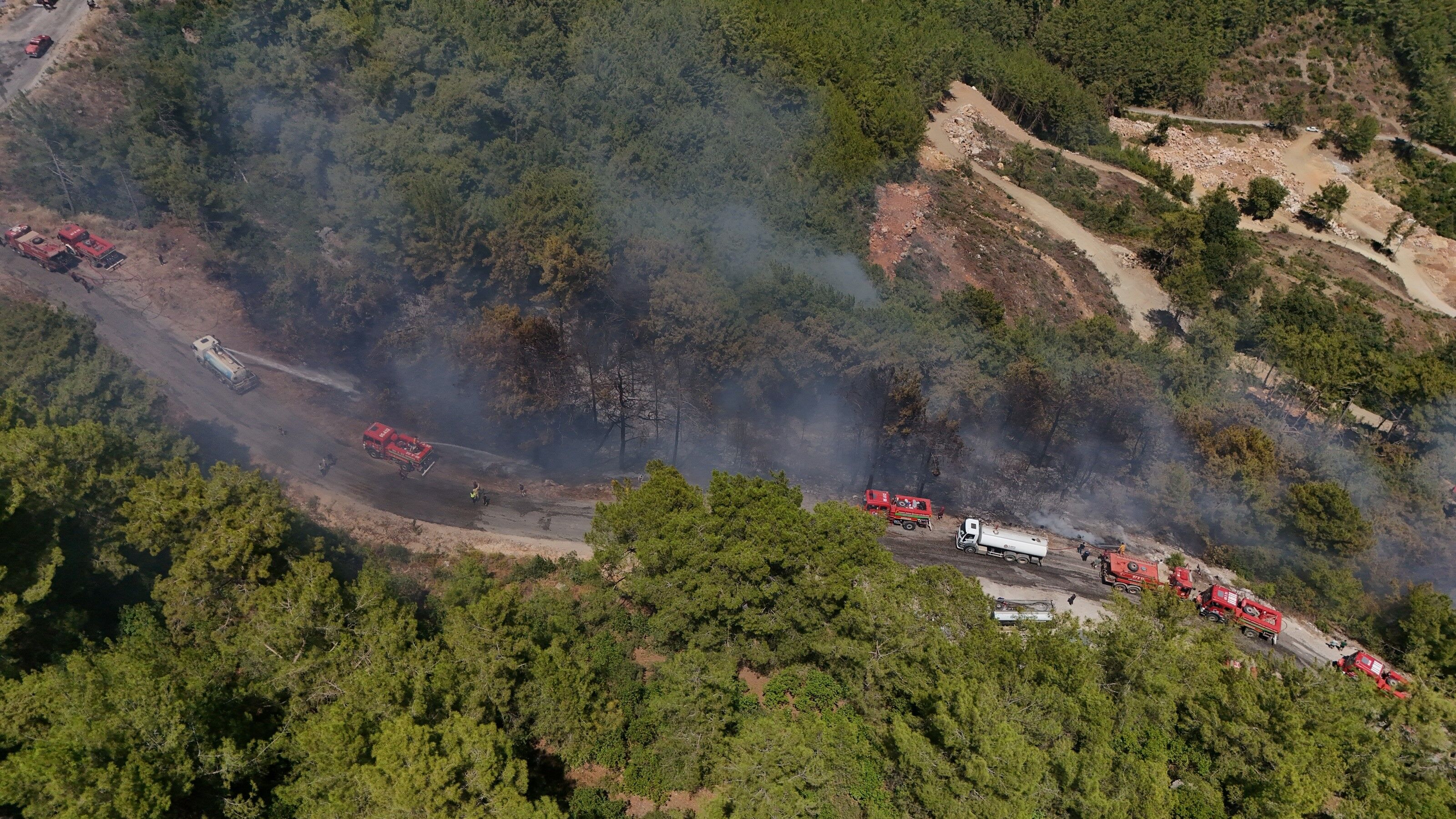 Alanya'daki Orman Yangını 3 Saatte Kontrol Altına Alındı (6)