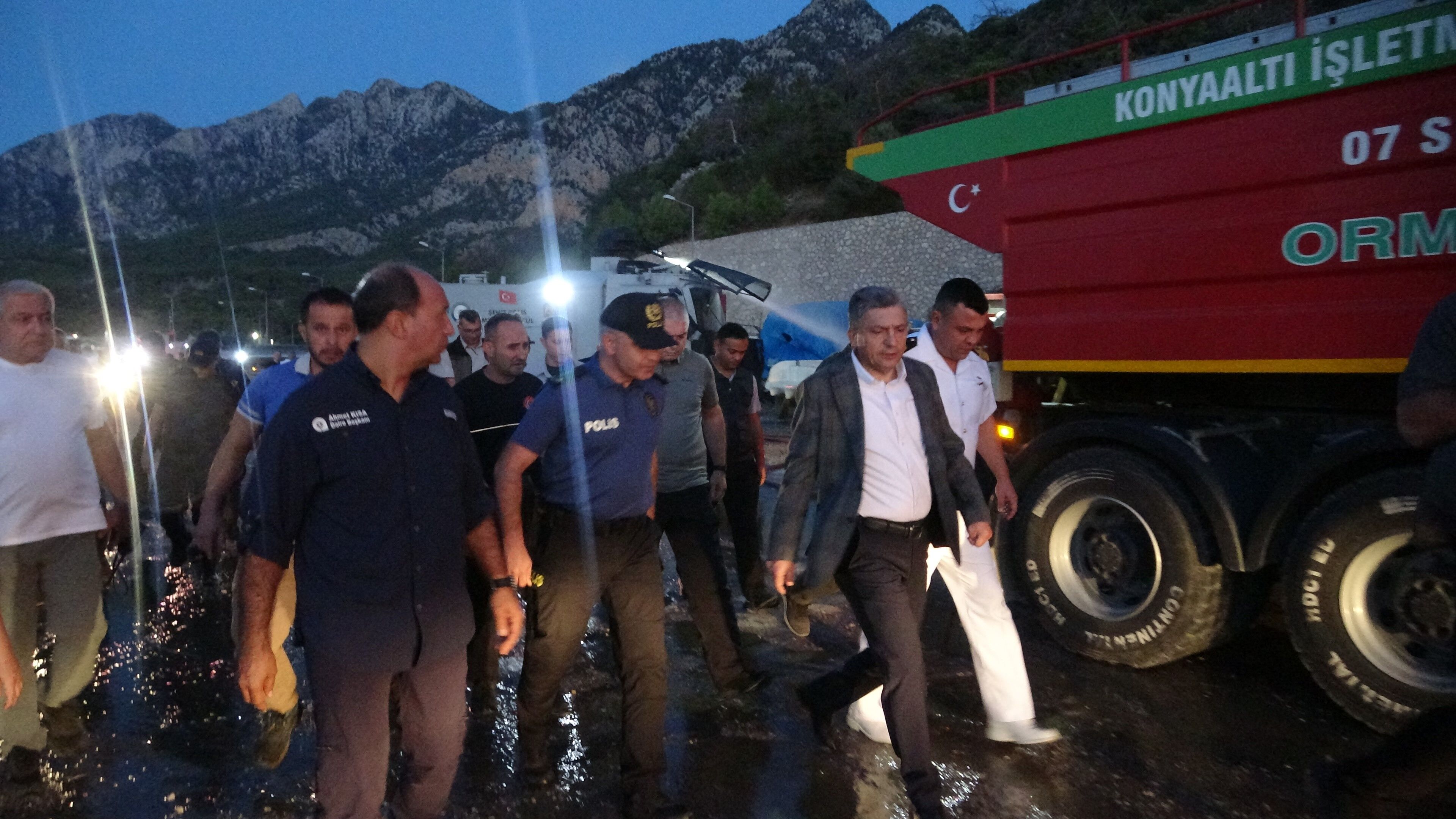 Antalya Balıkçı Barınağı’nda Yangın 20’Den Fazla Tekne Küle Döndü (4)