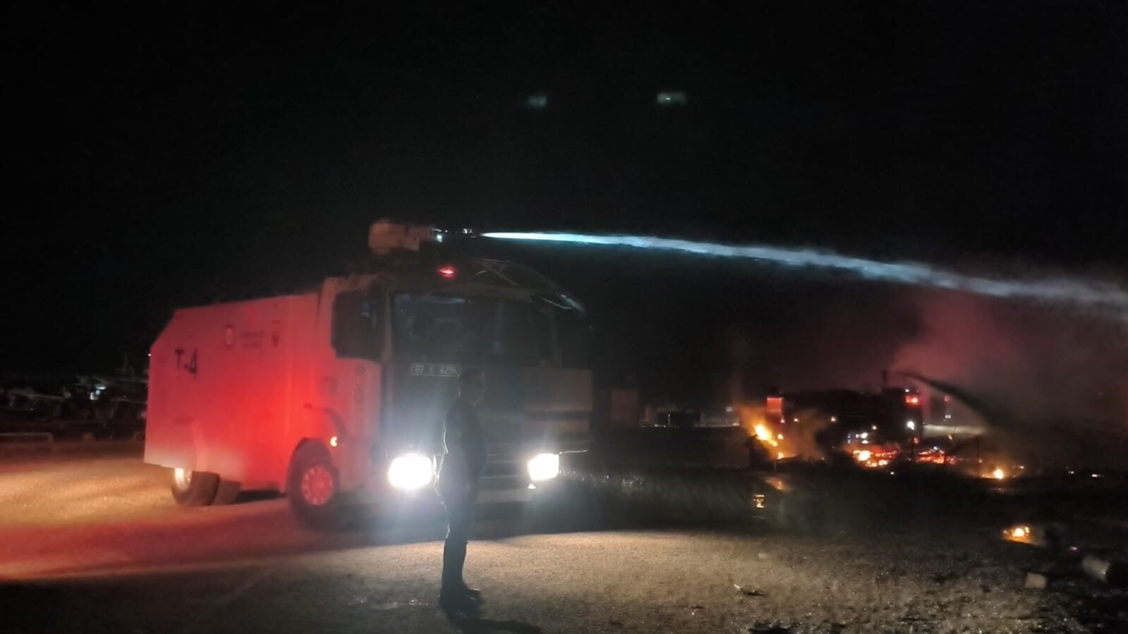 Antalya Balıkçı Barınağı’nda Yangın 20’Den Fazla Tekne Küle Döndü (6)