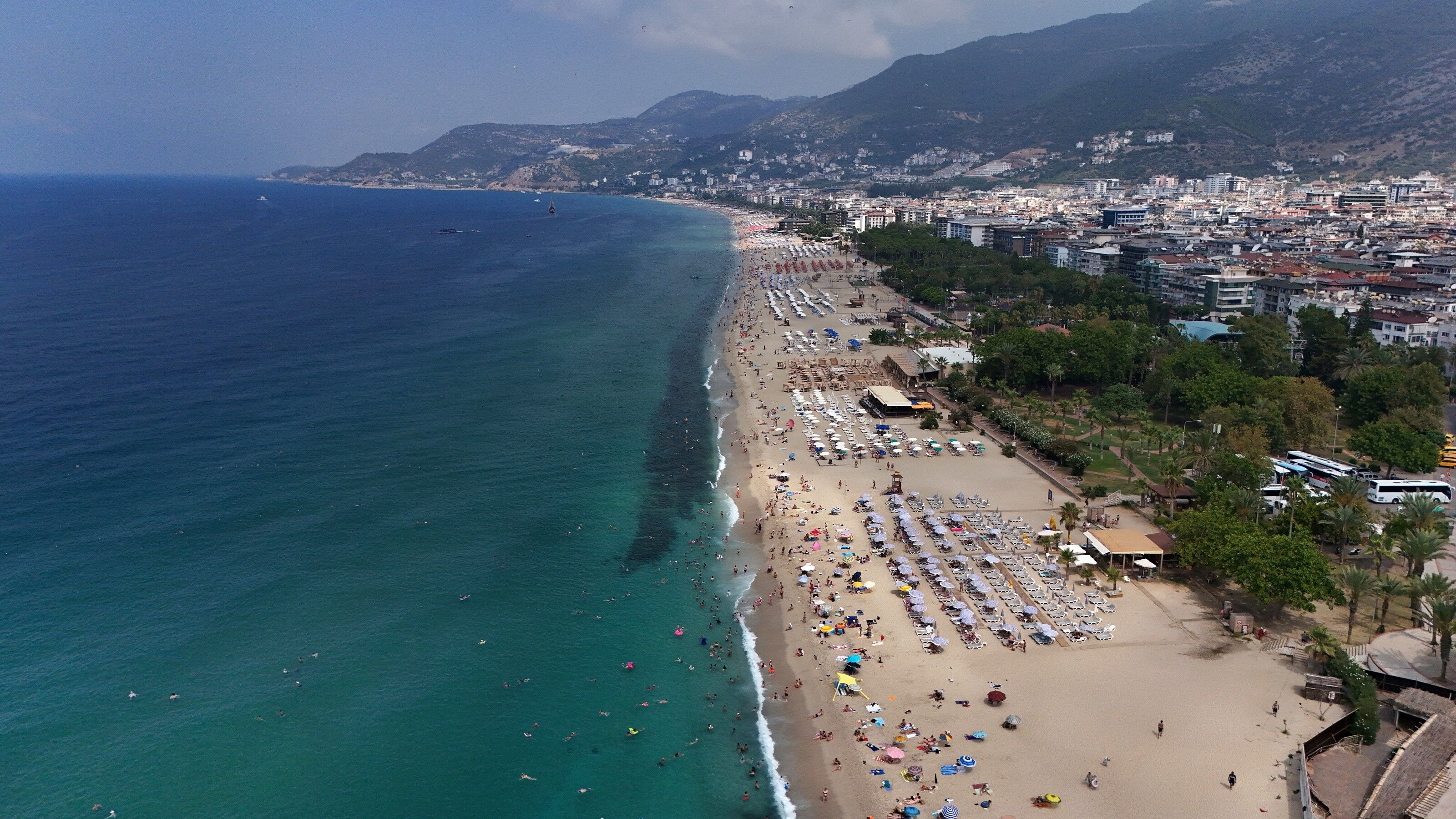 Antalya Doldu Taştı! Turistler Akın Akın Geliyor (2)