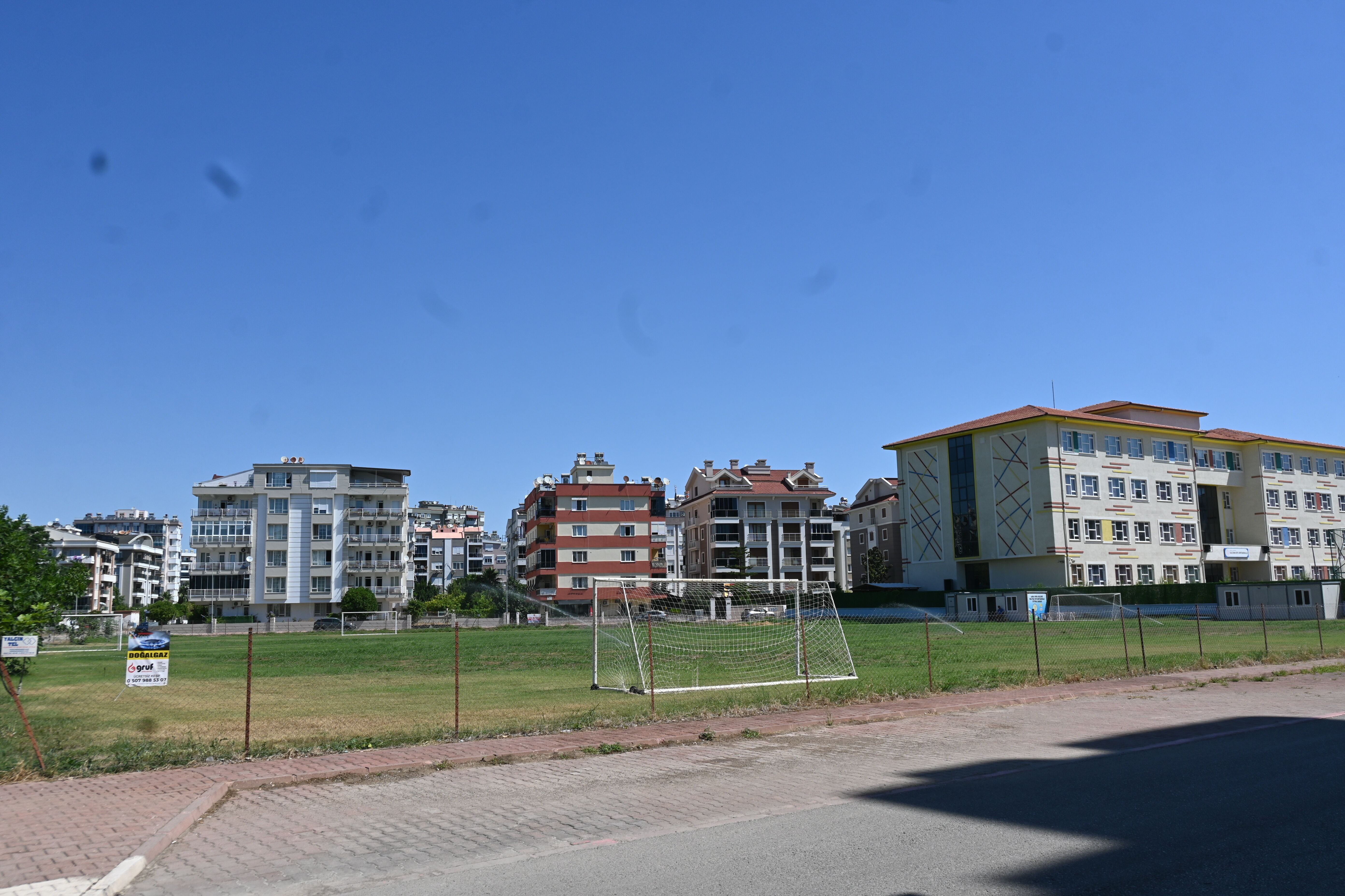 Antalya’da 10 Yıl Uğraştı, Okul Yaptırdı! Şimdi Gözünü Liseye Dikti (2)