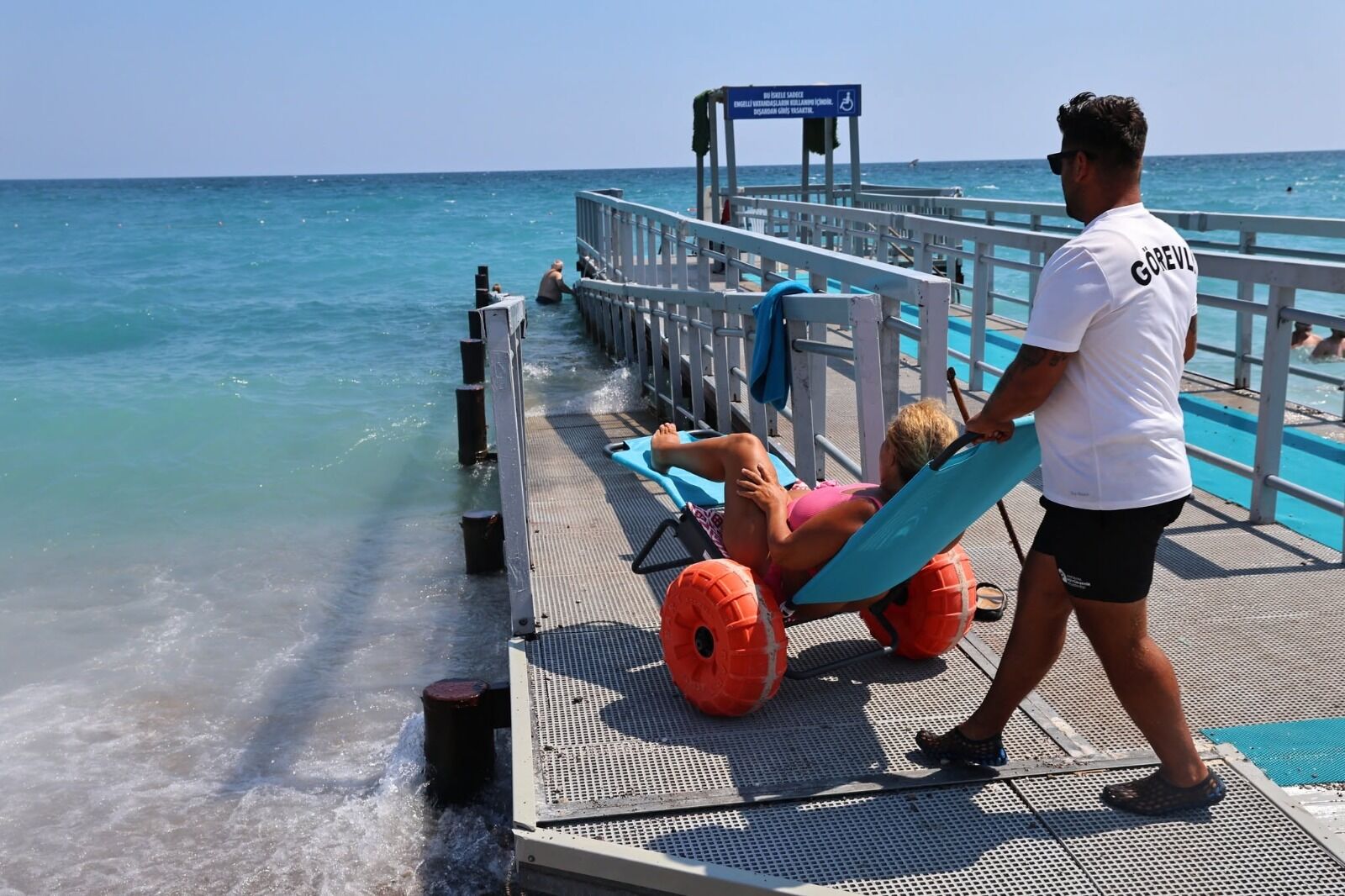 Antalya’da, Engelli Bireylere ‘Her Şey Dahil’ Sahil Hizmeti (5)