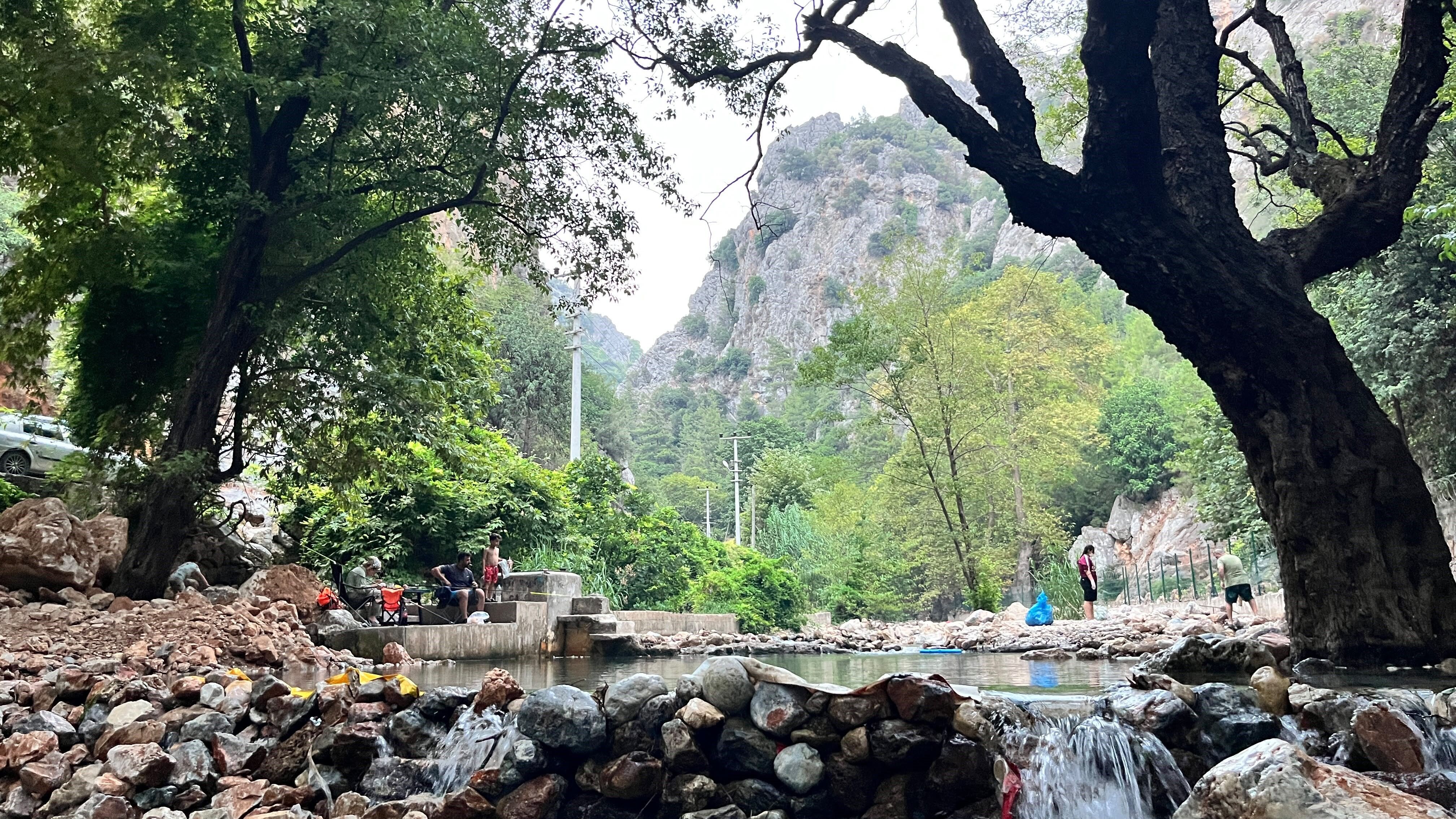 Antalya’da Gördüklerine Dayanamayıp Temizlik Yaptılar (3)