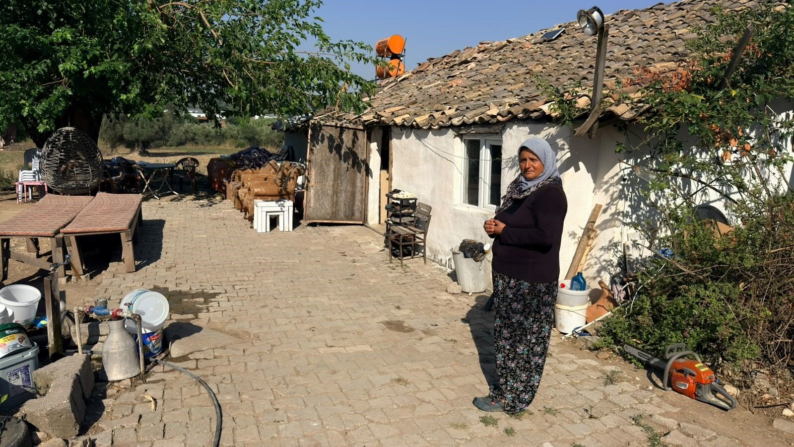 Antalya’da Hortum Evine Zarar Verdi 40 Derece Sıcağa Mahkum Oldu (2)