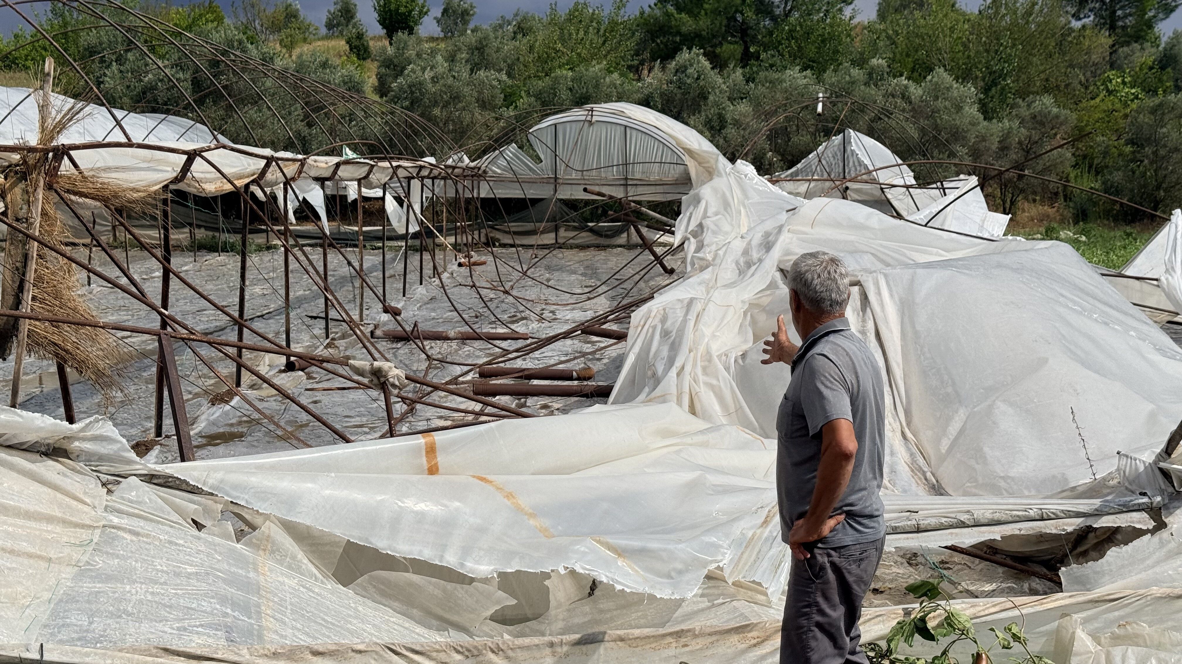 Antalya’da Hortum Evine Zarar Verdi 40 Derece Sıcağa Mahkum Oldu (6)