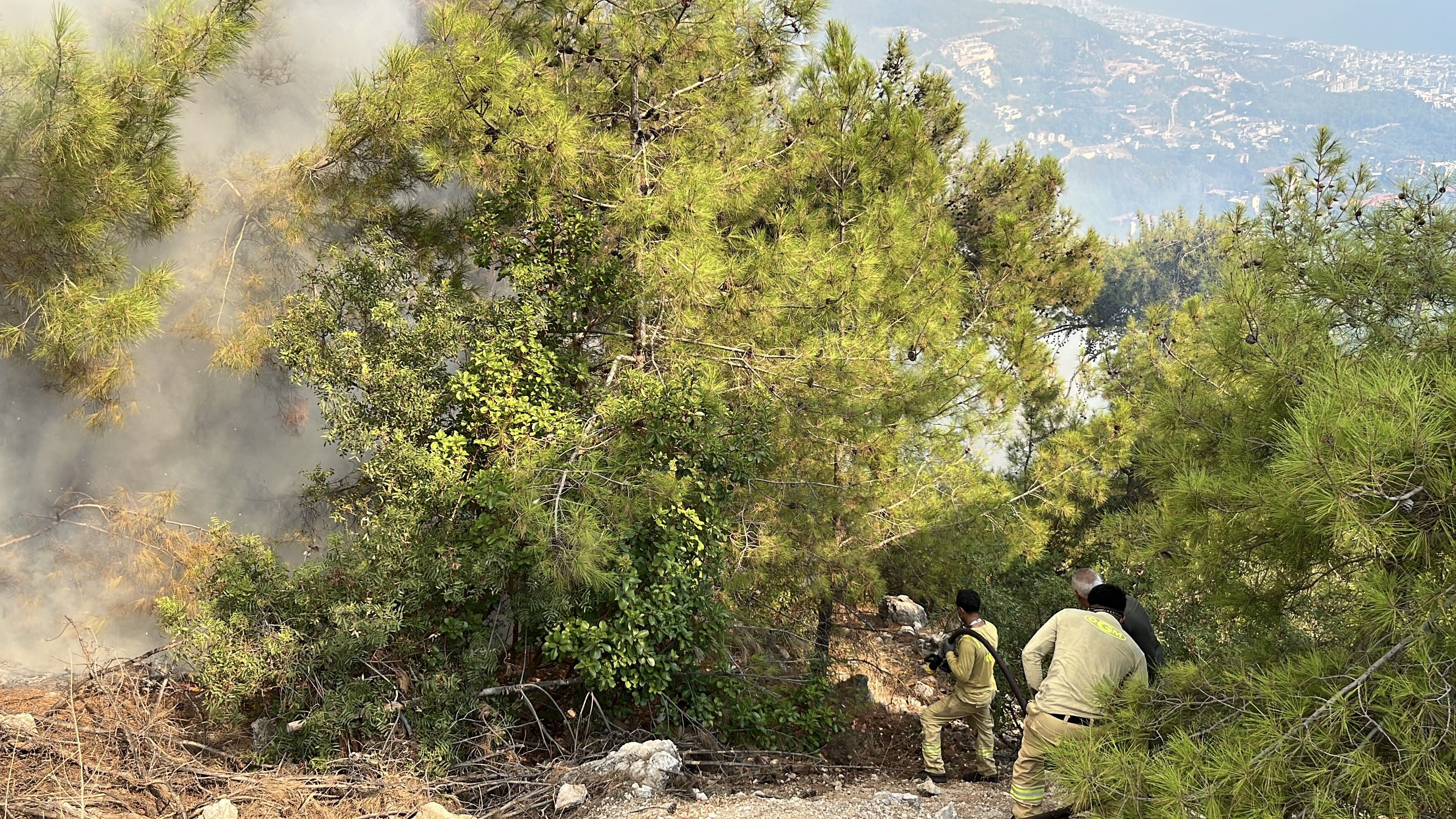 Antalya'da Iki Ilçede Çıkan Orman Yangınları Kontrol Altına Alındı (1)